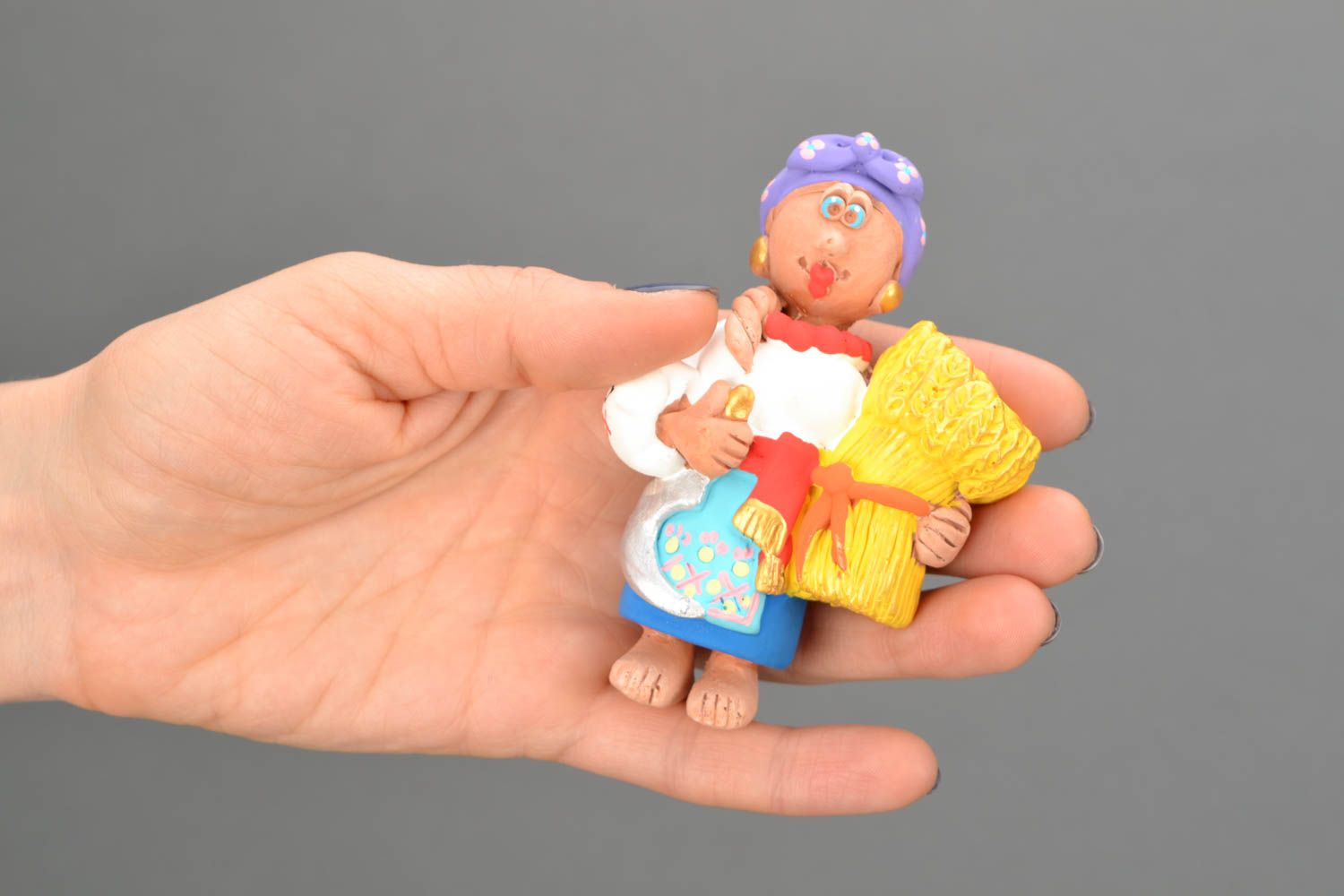 Aimant frigo en céramique fait main Femme cosaque avec faucille photo 2