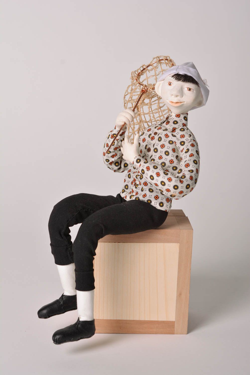 Авторская кукла игрушка ручной работы интерьерная кукла ловец бабочек с сачком фото 1