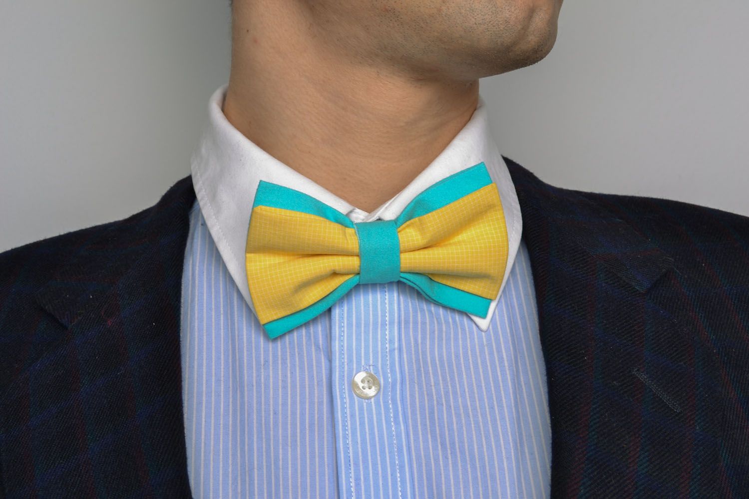 Желто-голубой галстук-бабочка фото 5