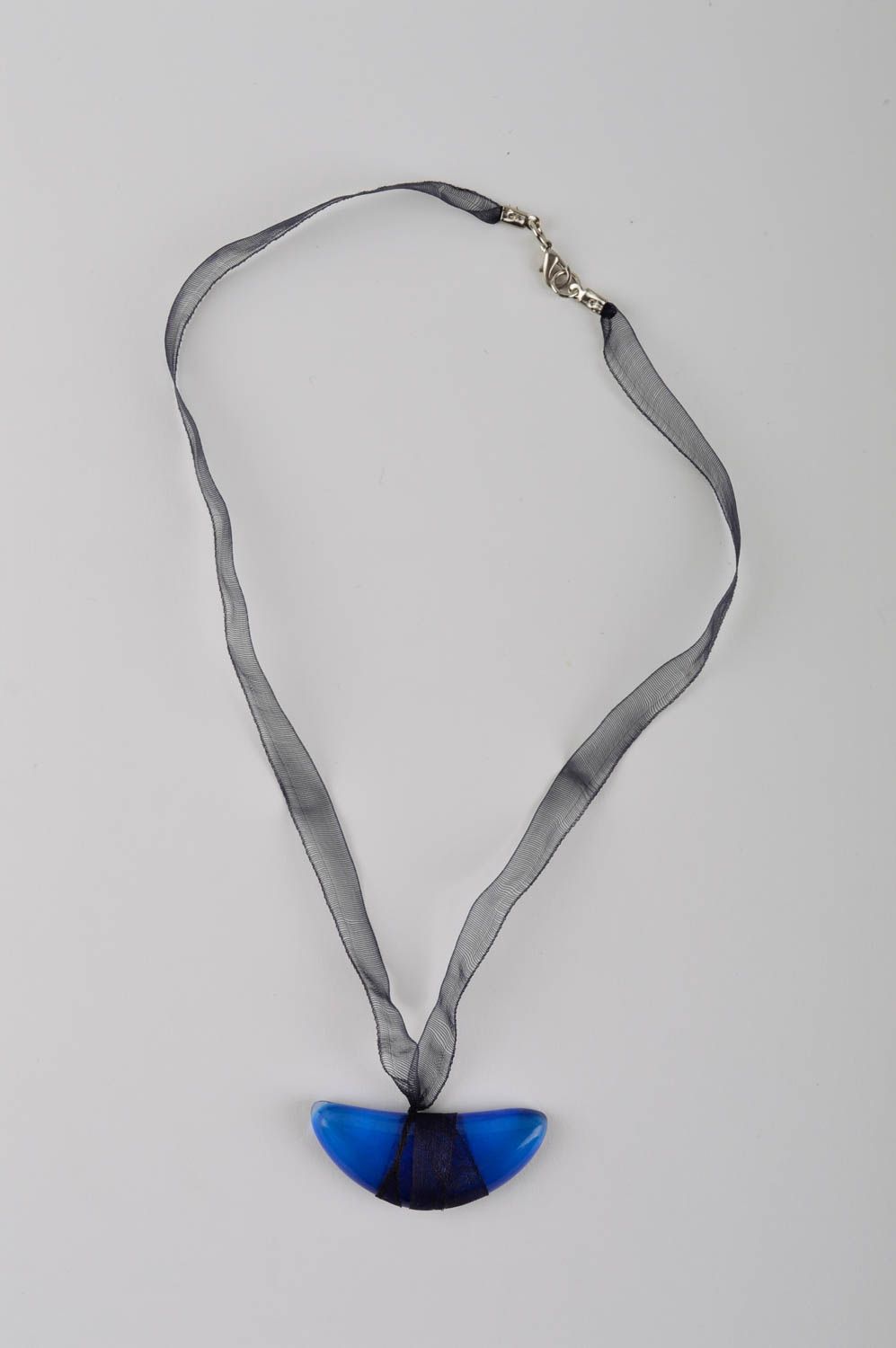 Pendentif en verre bleu Bijou fait main sur ruban noir Cadeau pour femme photo 2