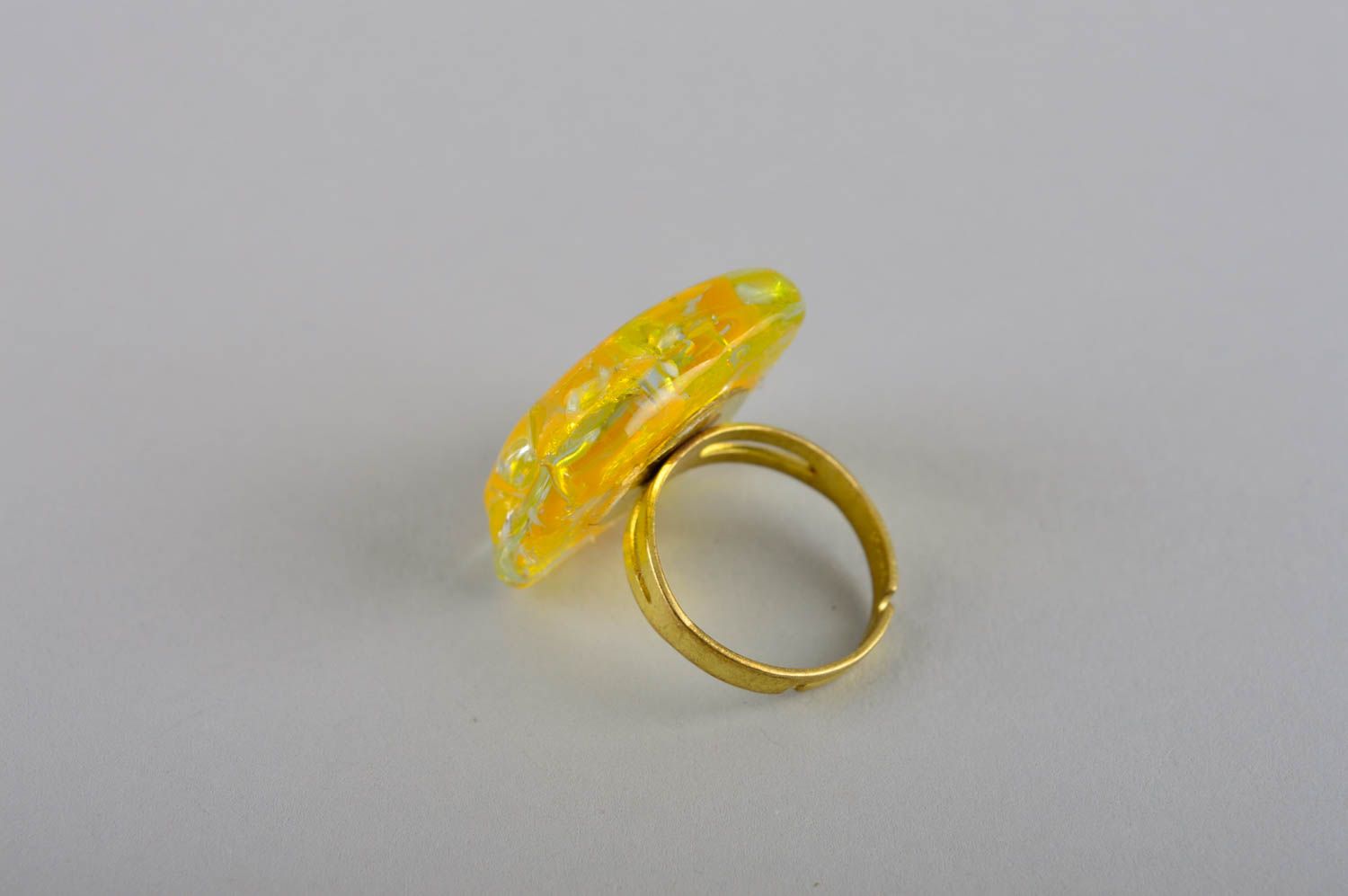 Кольцо ручной работы дизайнерское украшение кольцо из стекла яркое желтое фото 3