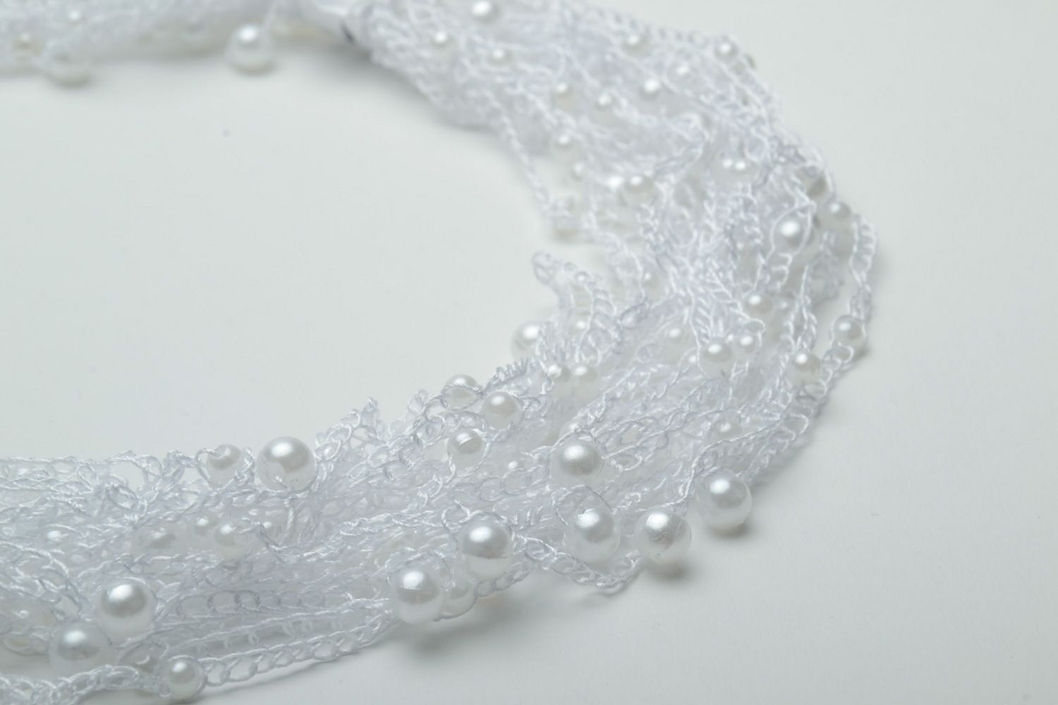 Handmade crochet necklace with pearl-like beads photo 4