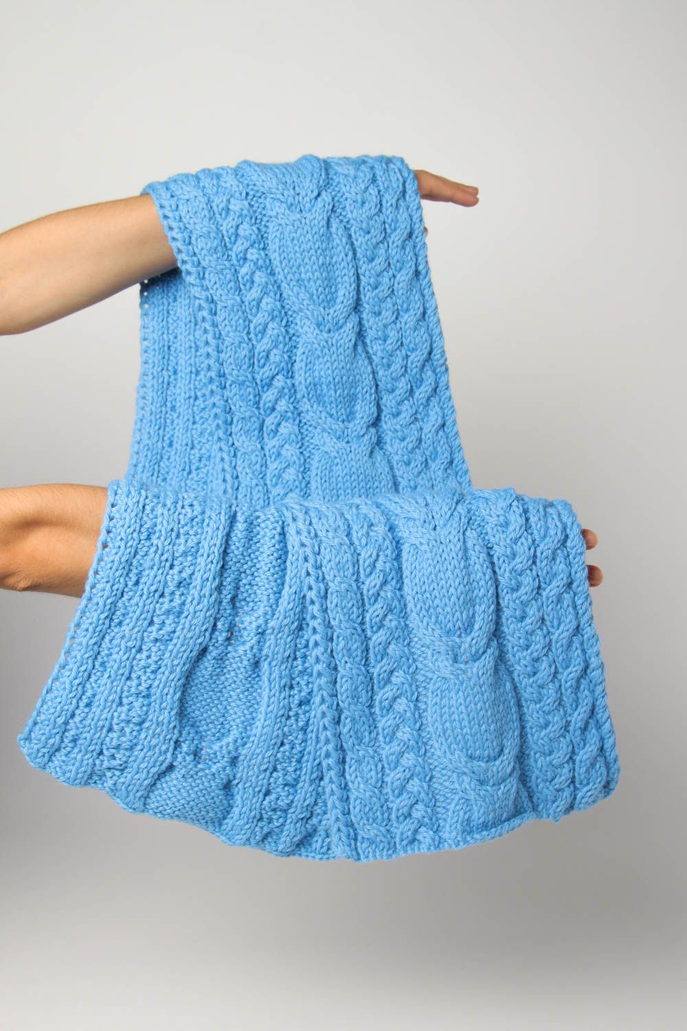Шарф ручной работы шарф на шею голубой женский шарф с вязаными узорами красивый фото 3