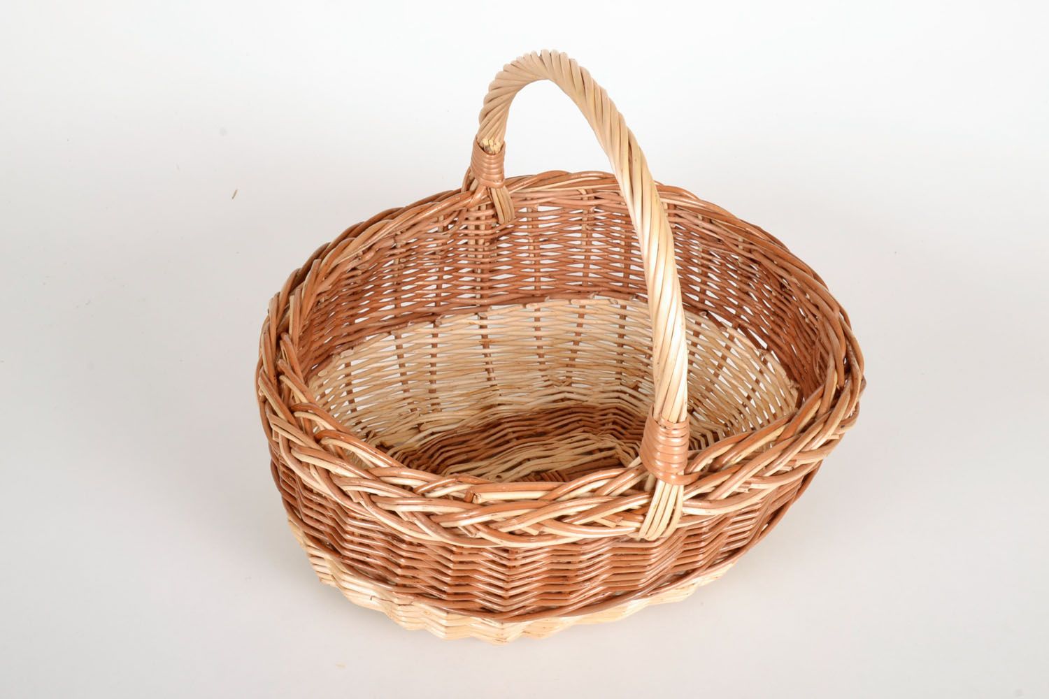 Wicker basket with handle photo 4