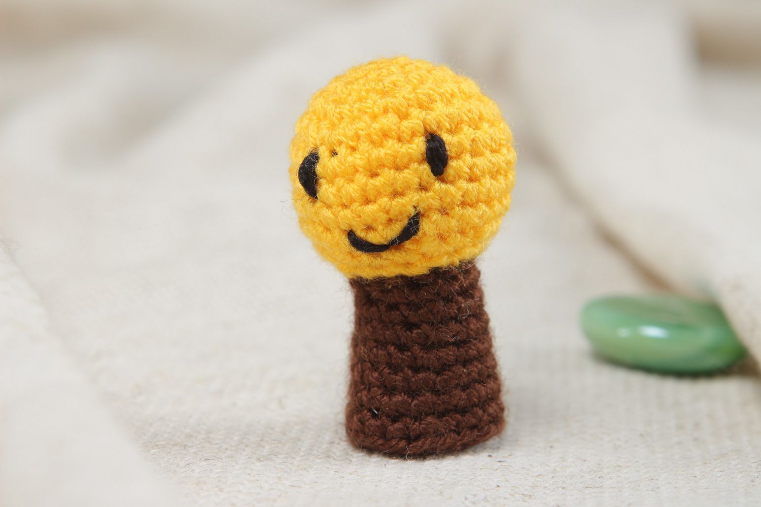 Muñeco de dedo tejido juguete hecho a mano títere de dedo cara sonriente foto 5