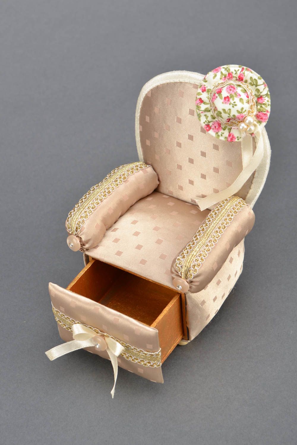 Boîte décorative à bijoux faite main originale en forme de fauteuil design photo 3