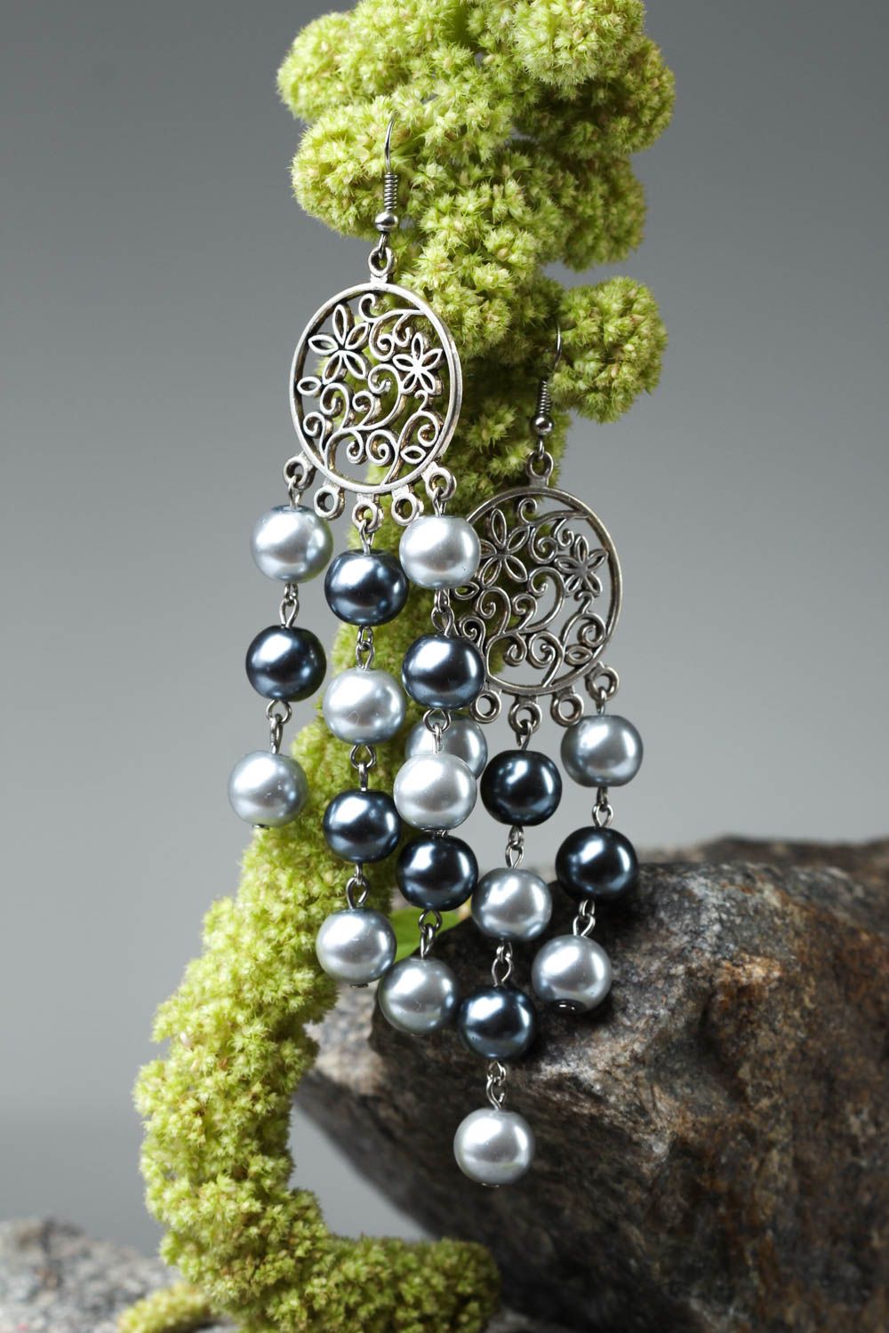 Boucles d'oreilles pendantes Bijou fait main en perles céramiques Cadeau femme photo 1