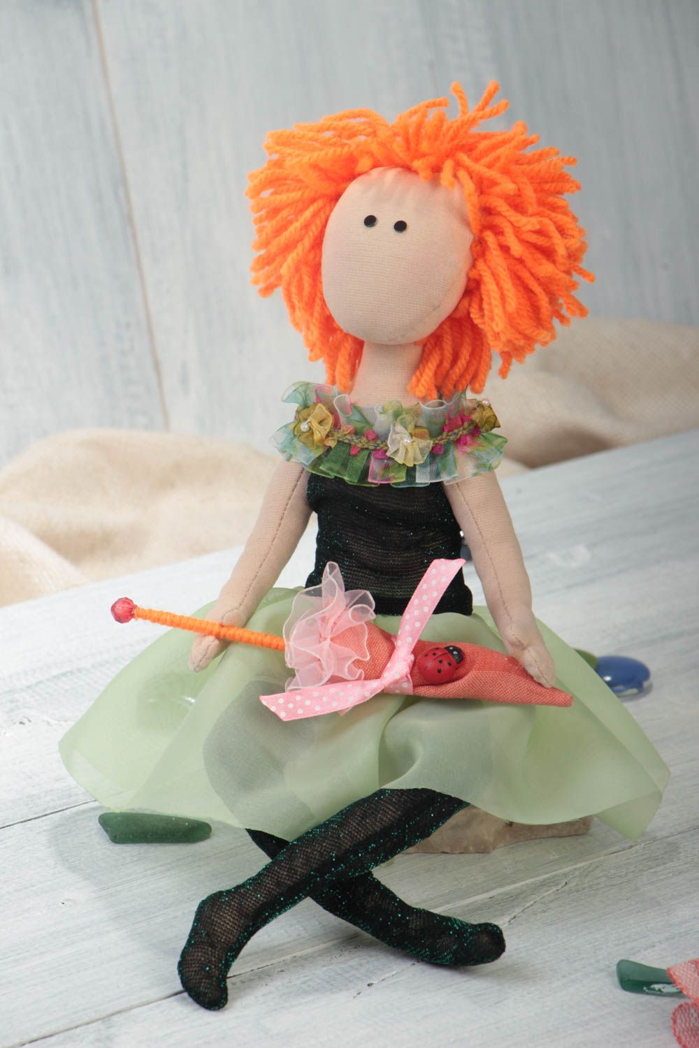 Текстильная кукла из атласа акрила и шифона авторская игрушка для декора дома фото 1