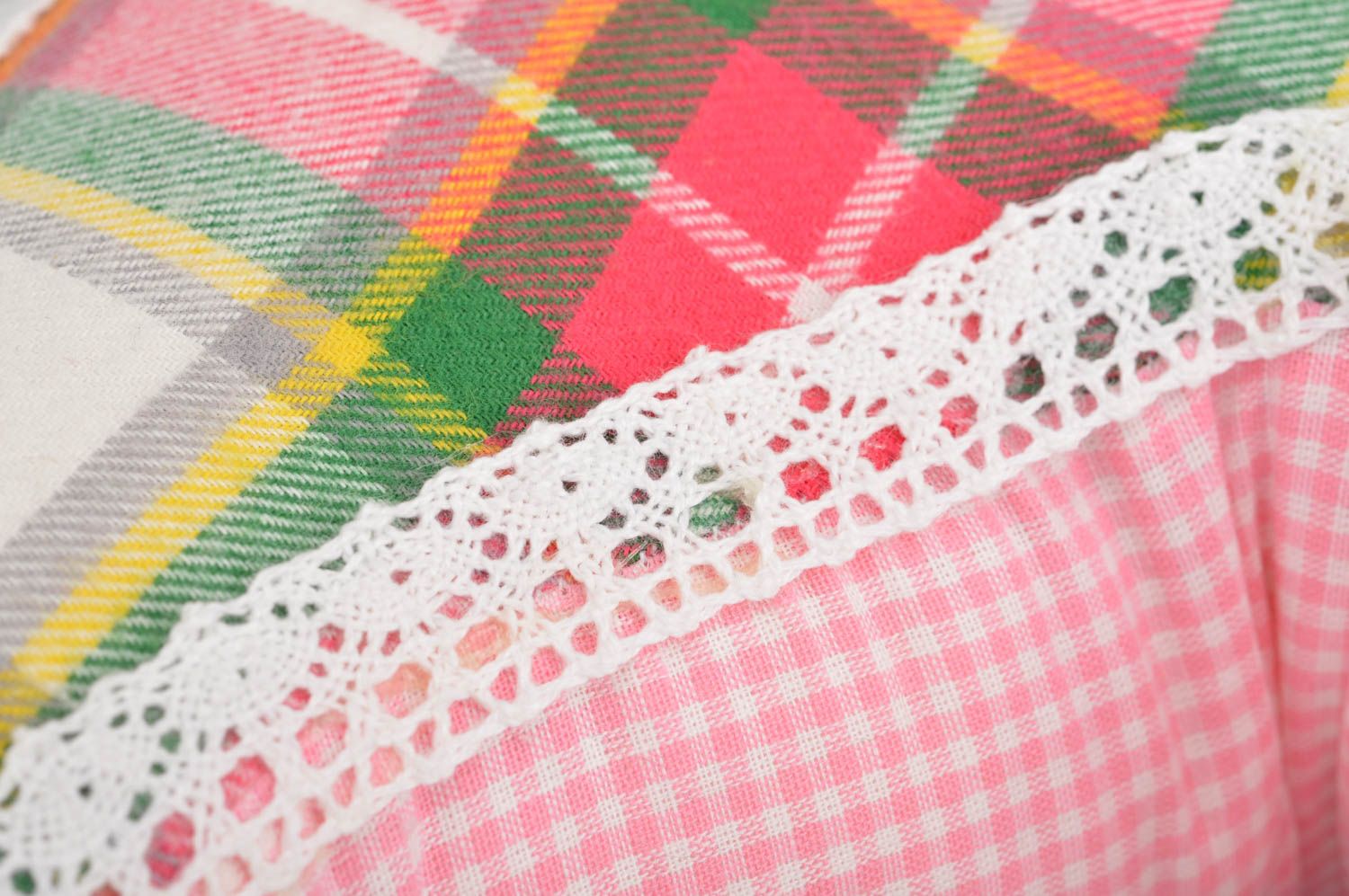 Lettre en tissu R rose à carreaux en coton faite main coussin décoration photo 2