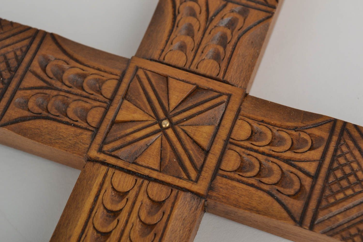Croix bois Objet religieux fait main Déco murale couverte de vernis design photo 2