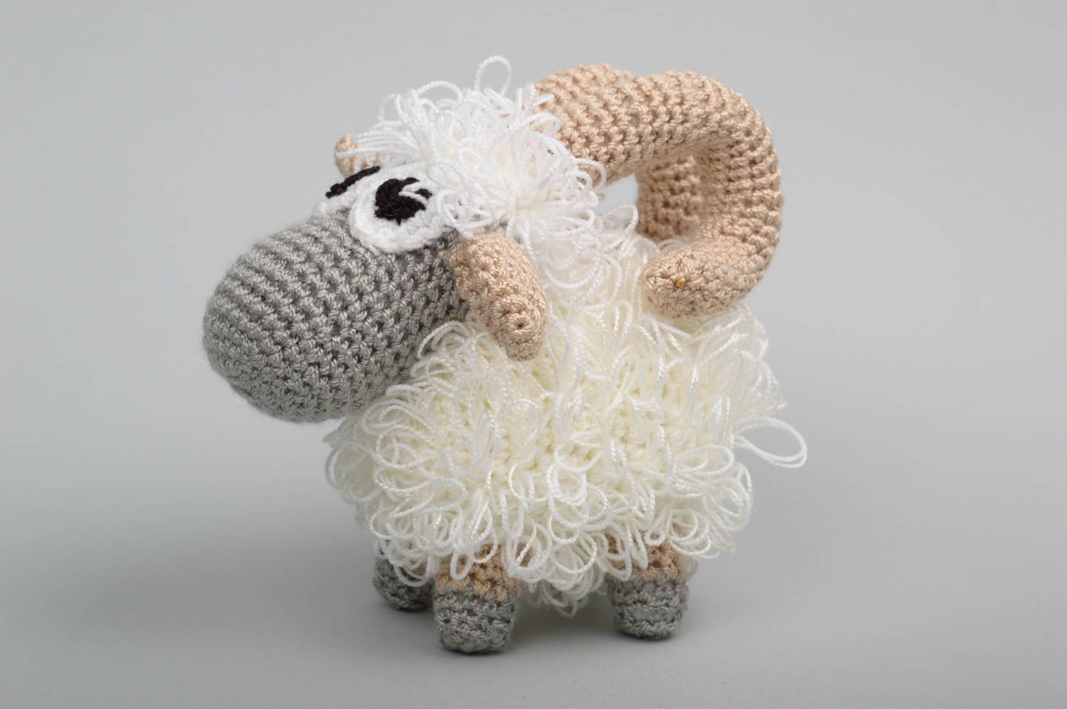 Peluche mouton gris faite main Jouet tricoté au crochet en coton Cadeau enfant photo 1