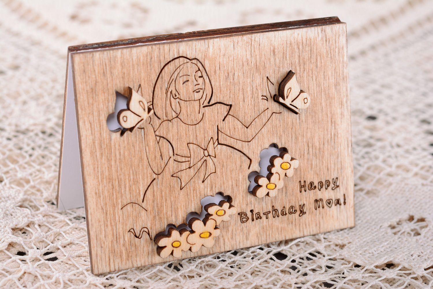 Belle carte de voeux en bois faite main originale décorée pour féliciter maman  photo 1