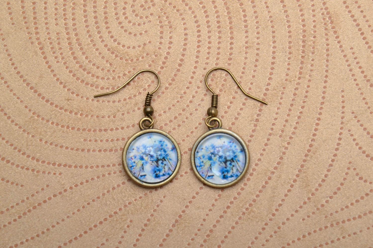 Round earrings coated with epoxy resin photo 1