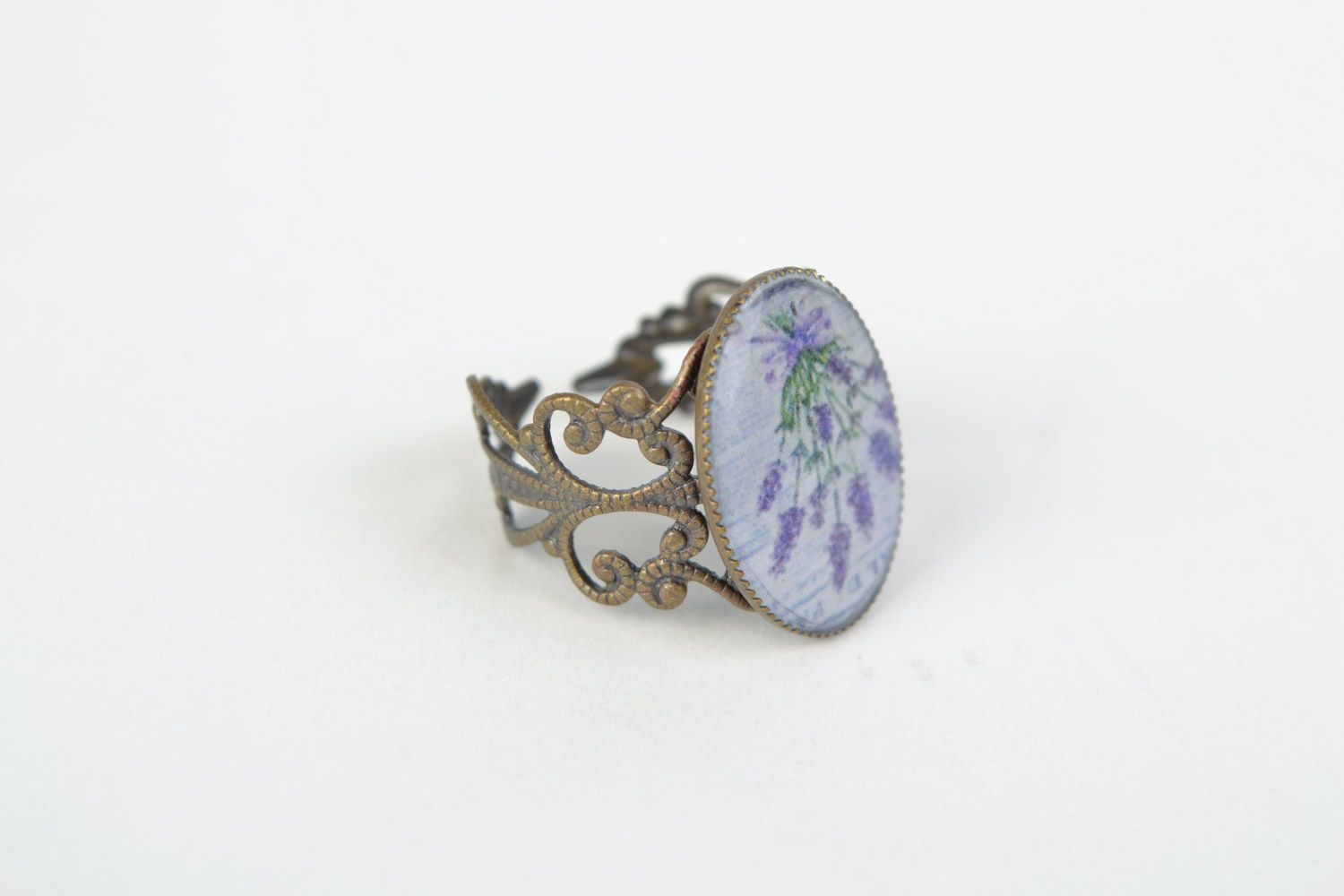 Кольцо из ювелирной смолы с изображением лаванды овальное ручной работы фото 3