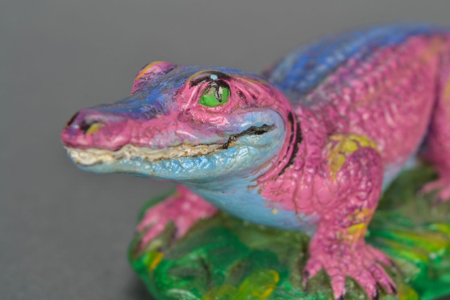 Estatueta de gesso pintada com tintas acrílicas Crocodilo foto 5