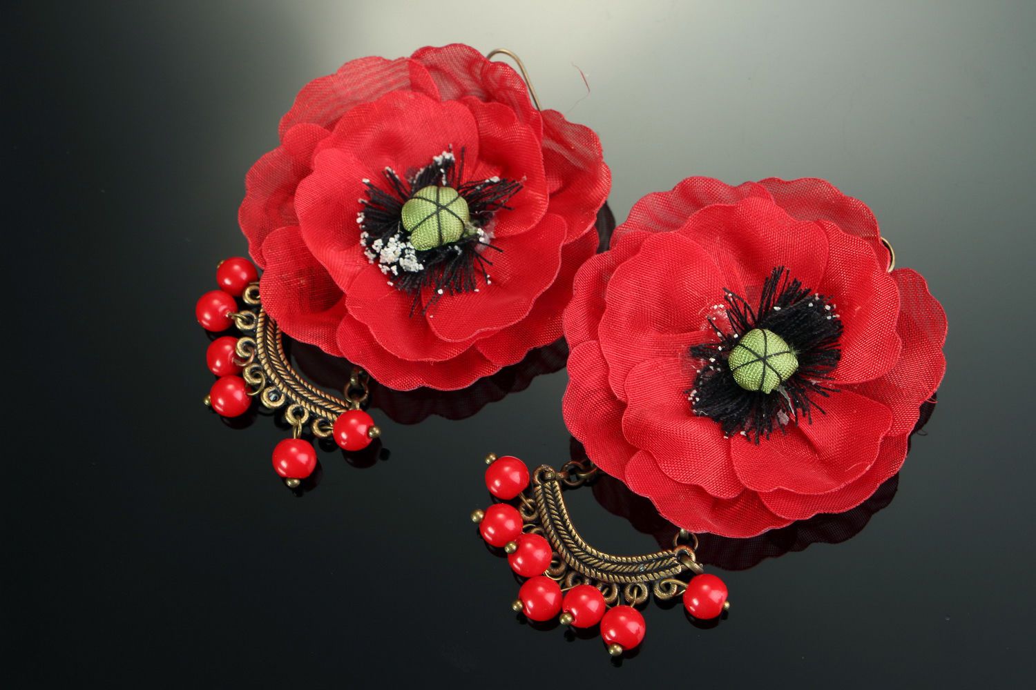 Earrings with artificial flowers and beads of coral photo 2