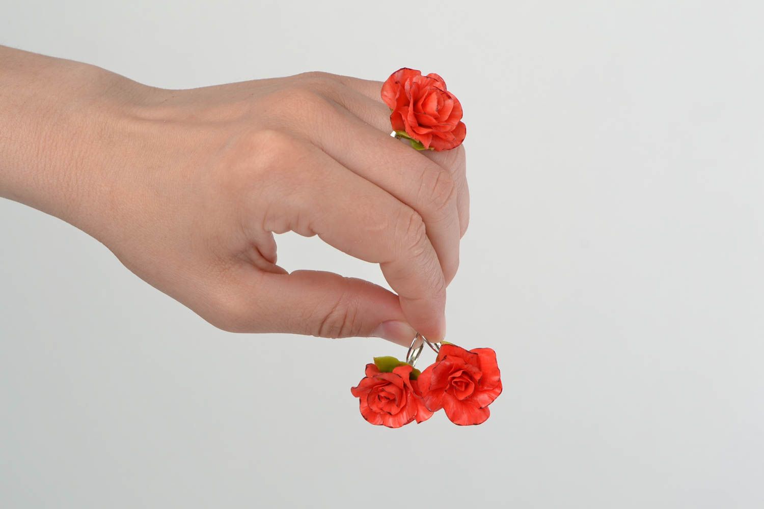 Schmuckset mit Blumen in Rot Ohrringe und Ring aus kaltem Porzellan handmade  foto 1