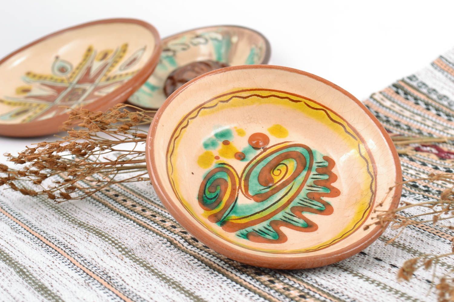 Petite assiette décorative en argile peinte de glaçure ronde faite main à motif photo 1