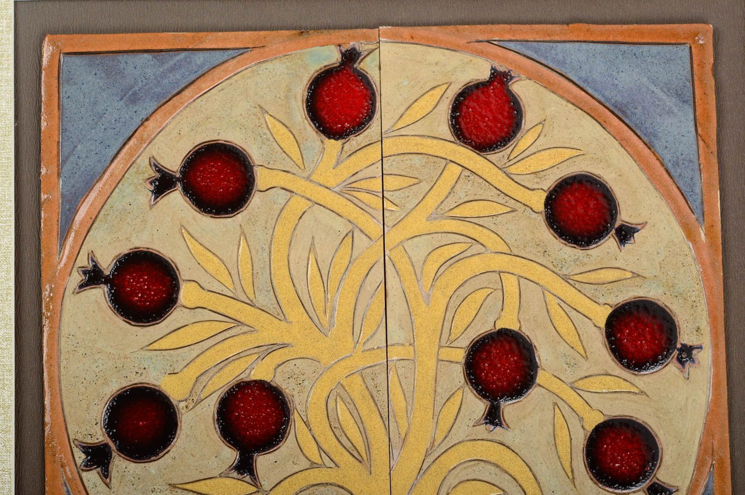 Keramische Fliese mit Muster im Rahmen Wand Dekor handmade Rote Granatäpfel  foto 2