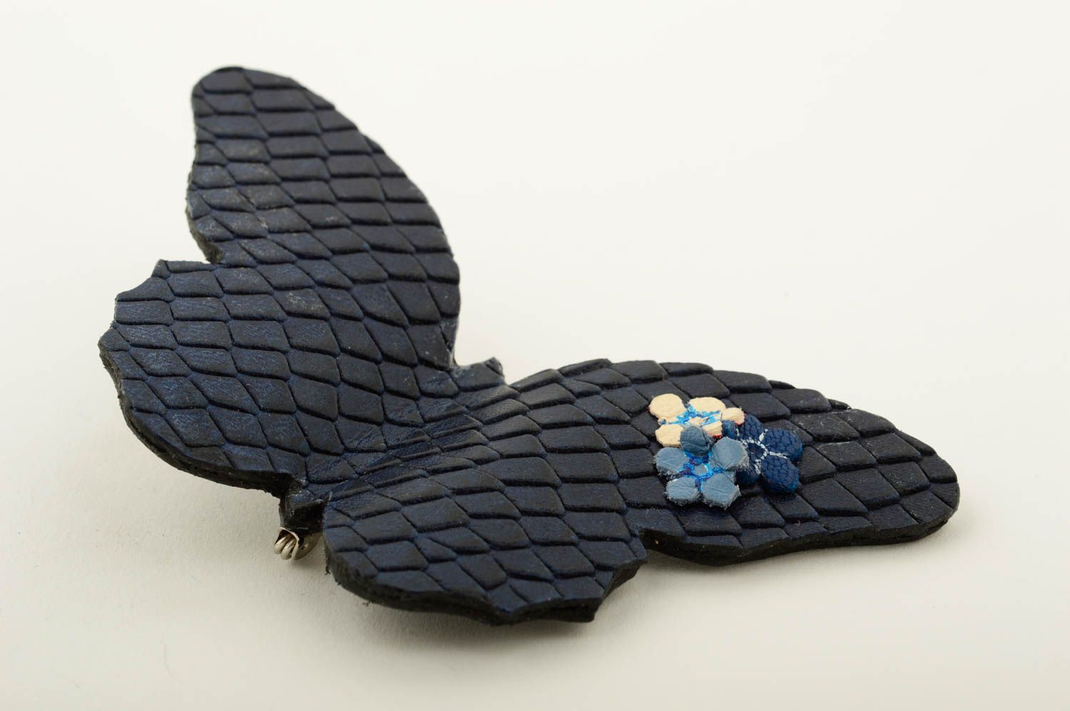 Broche en cuir design Bijou fait main Accessoire femme papillon cadeau photo 3