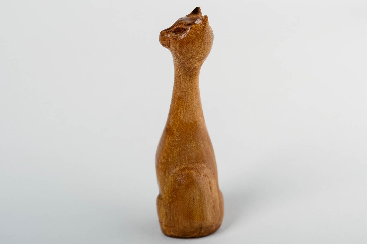 Figur aus Holz handmade Tisch Deko Öko Spielzeug geschnitzte Holzfigur Katze foto 3