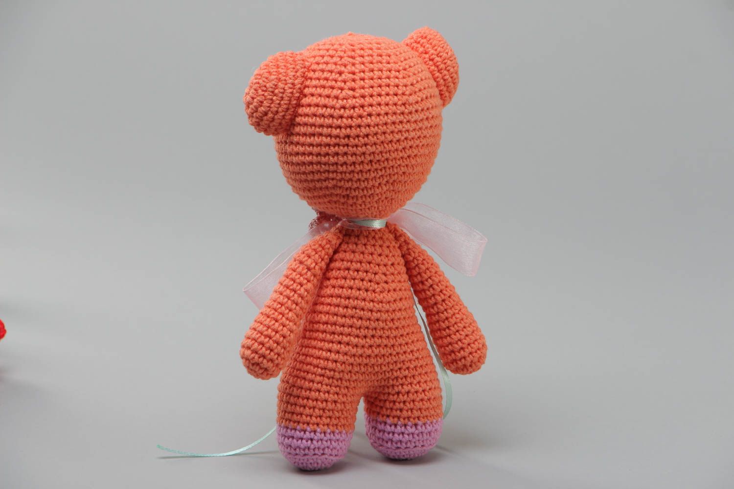 Вязаная игрушка крючком из акриловых ниток мягкая ручной работы Медведь розовый фото 4