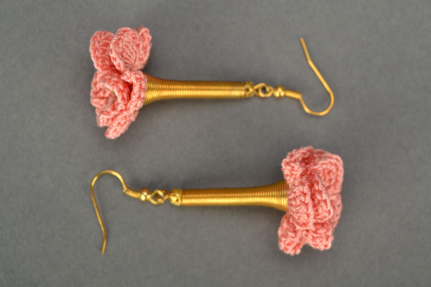 Boucles d'oreilles artisanales tricotées fleurs photo 3