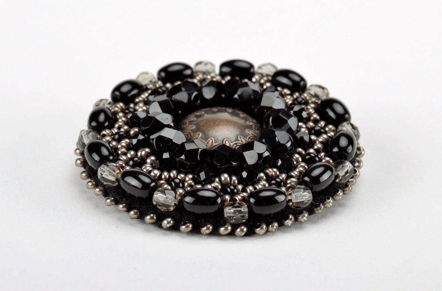 Brooch with crystals and beads photo 3
