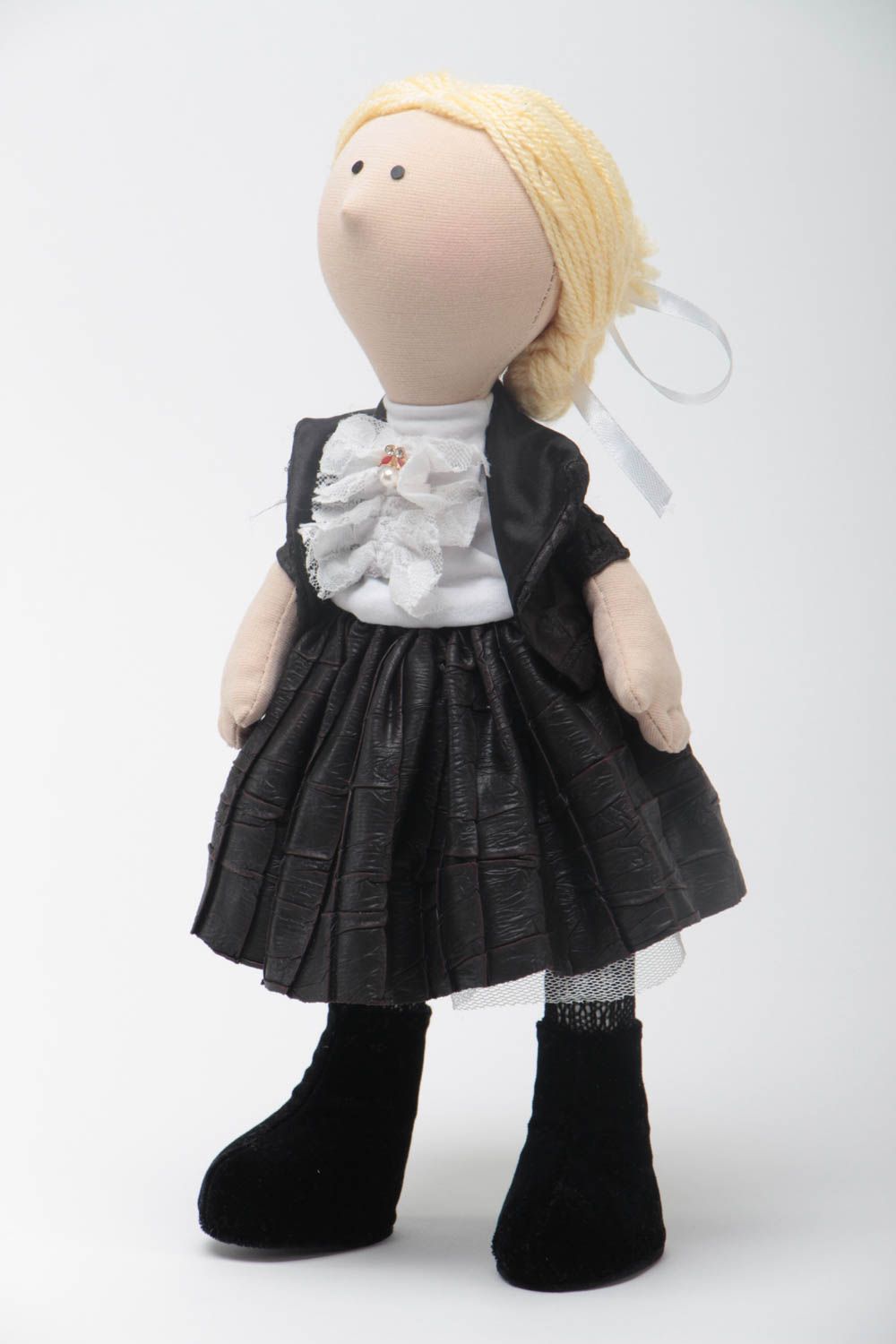 Designer Puppe aus Stoff mit weißen Haaren nicht groß handgemacht in Schwarz foto 2