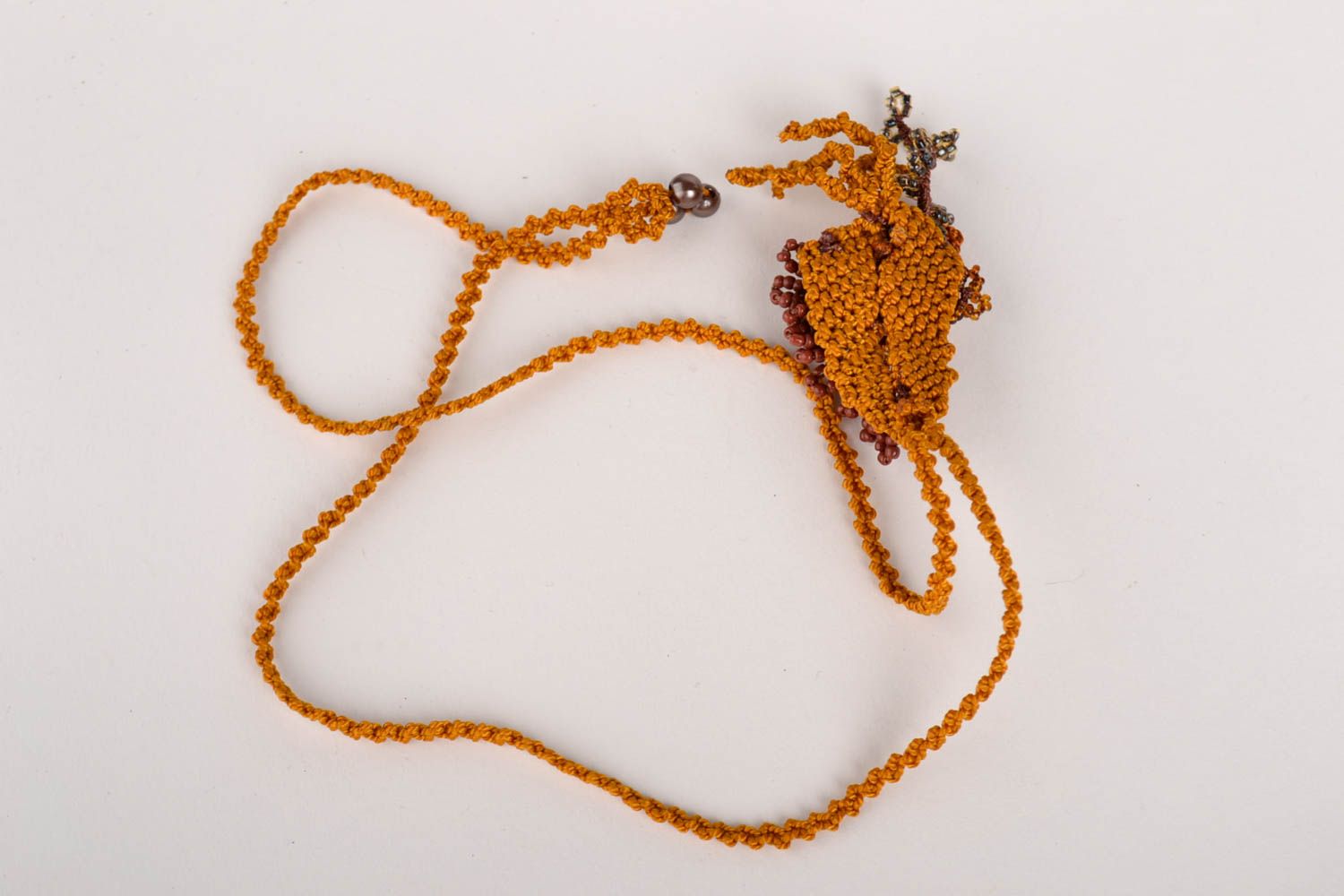 Колье из ниток украшение ручной работы оранжевое модная бижутерия на шею фото 4