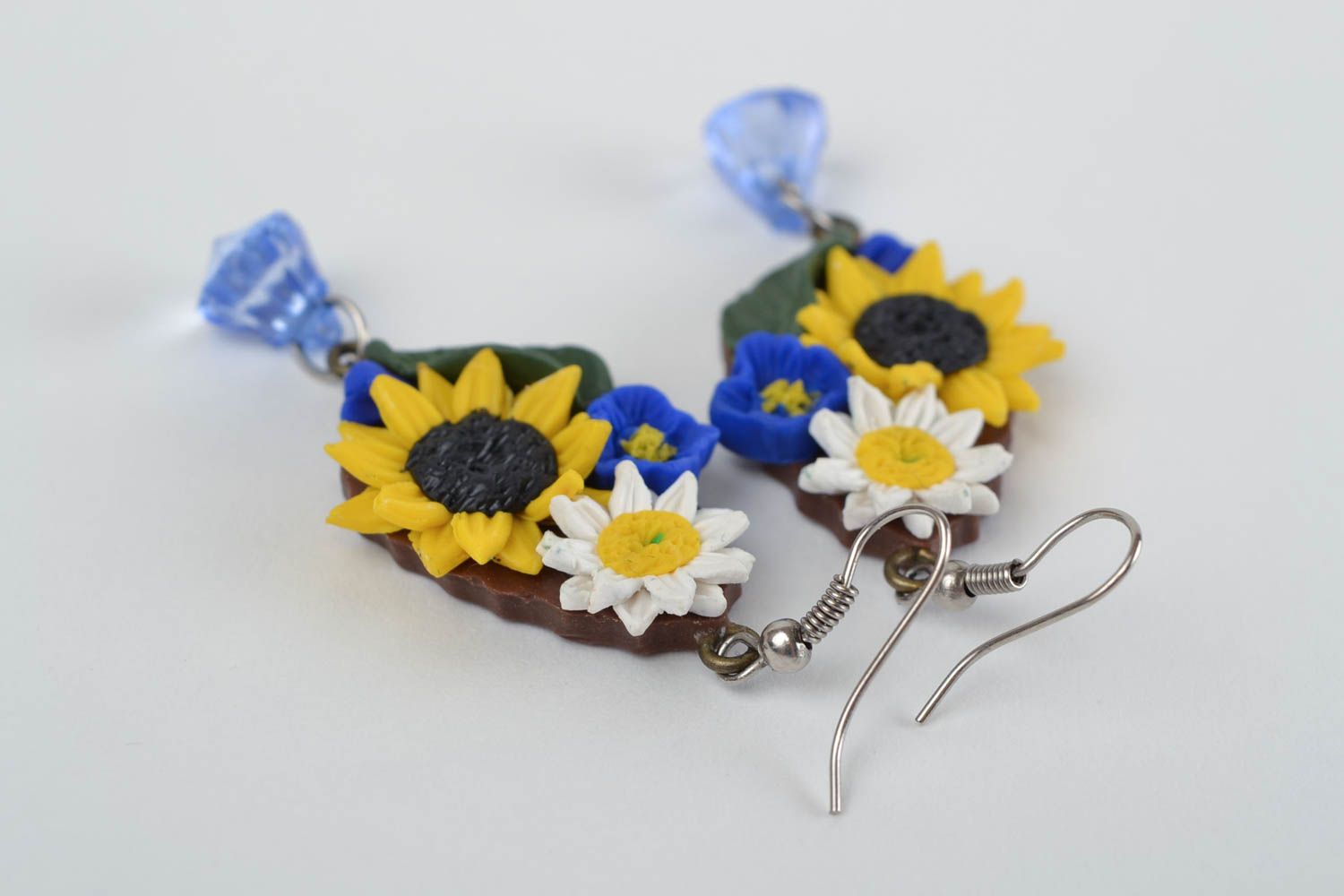 Blumen Gehänge Ohrringe aus Polymerton für Frauen künstlerisch handmade schön foto 4