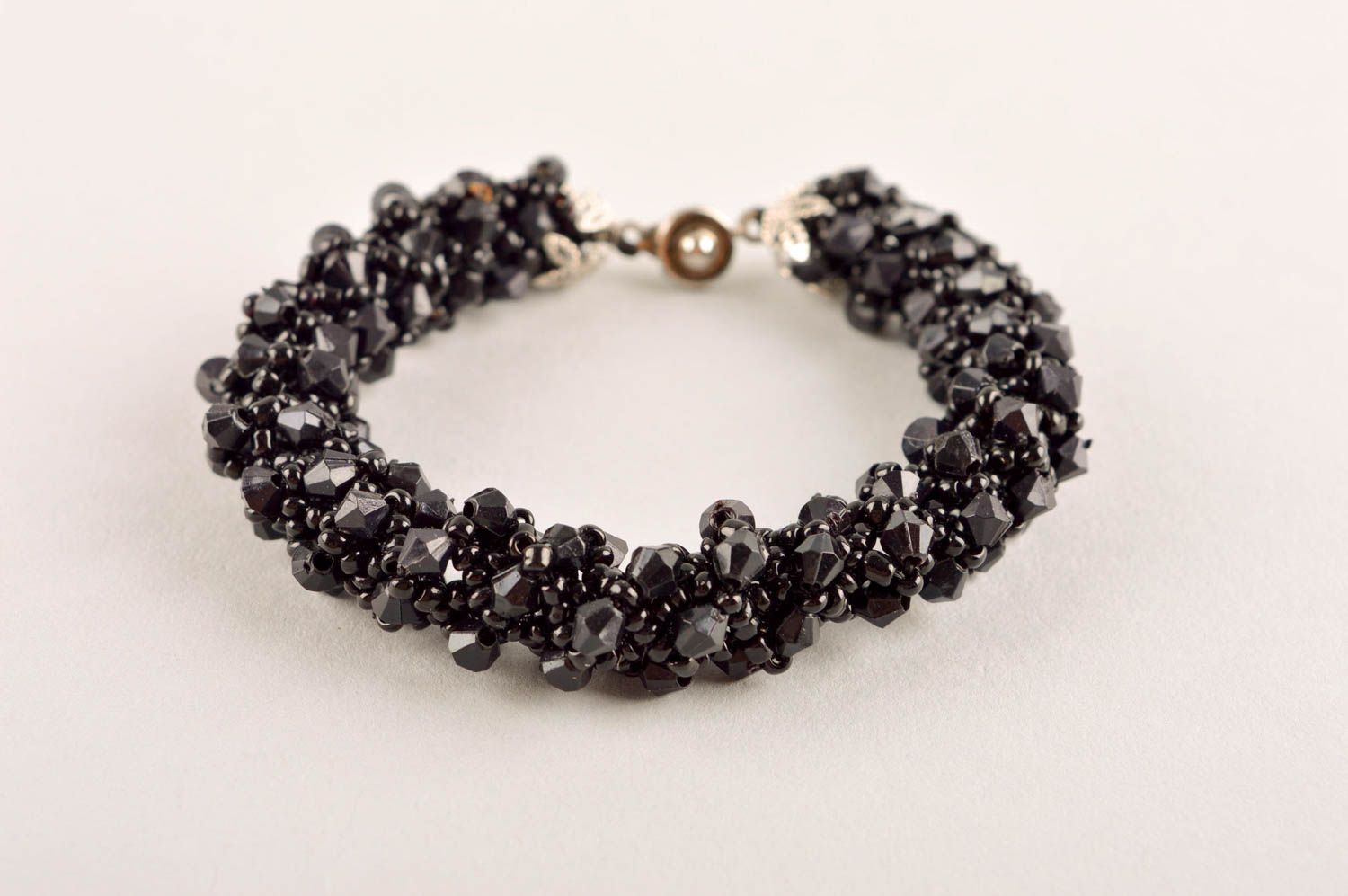 Bracelet noir Bijou fait main tissé en perles de rocaille original Cadeau femme photo 2