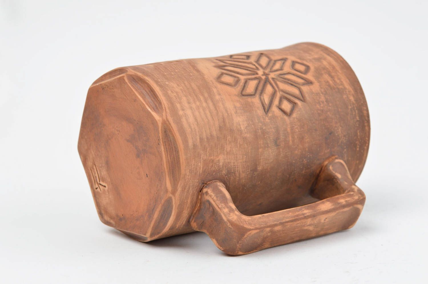 Глиняная чашка оригинальная кружка ручной работы с тиснением ромбиками фото 4