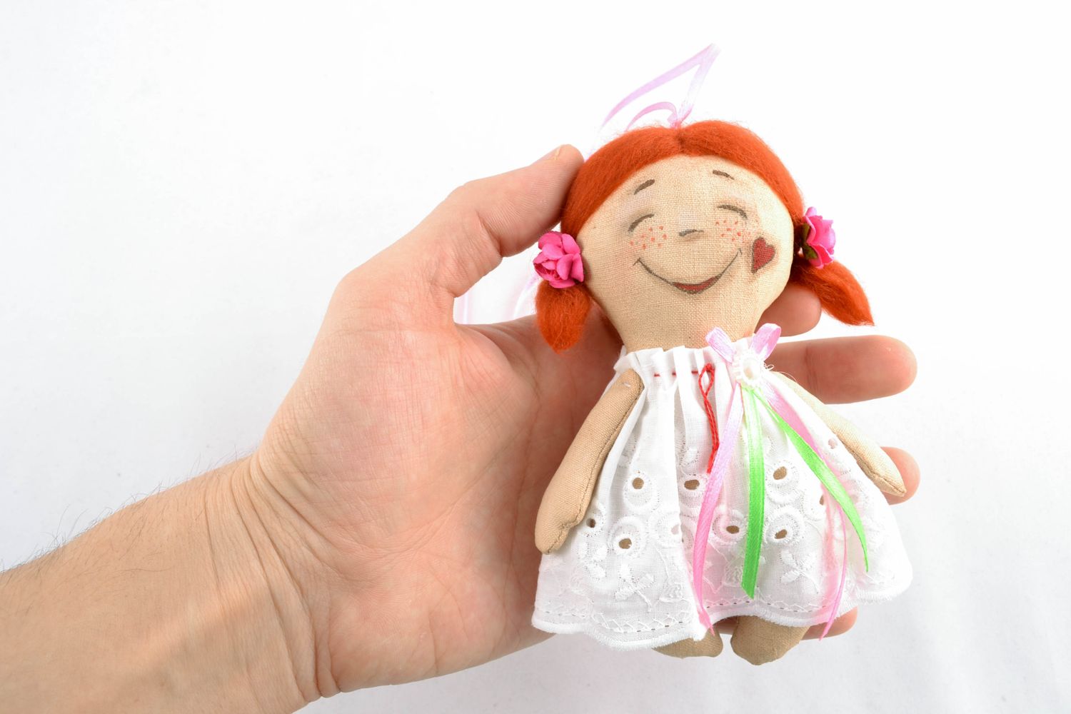 Мягкая интерьерная подвеска кукла с ванильным ароматом фото 1