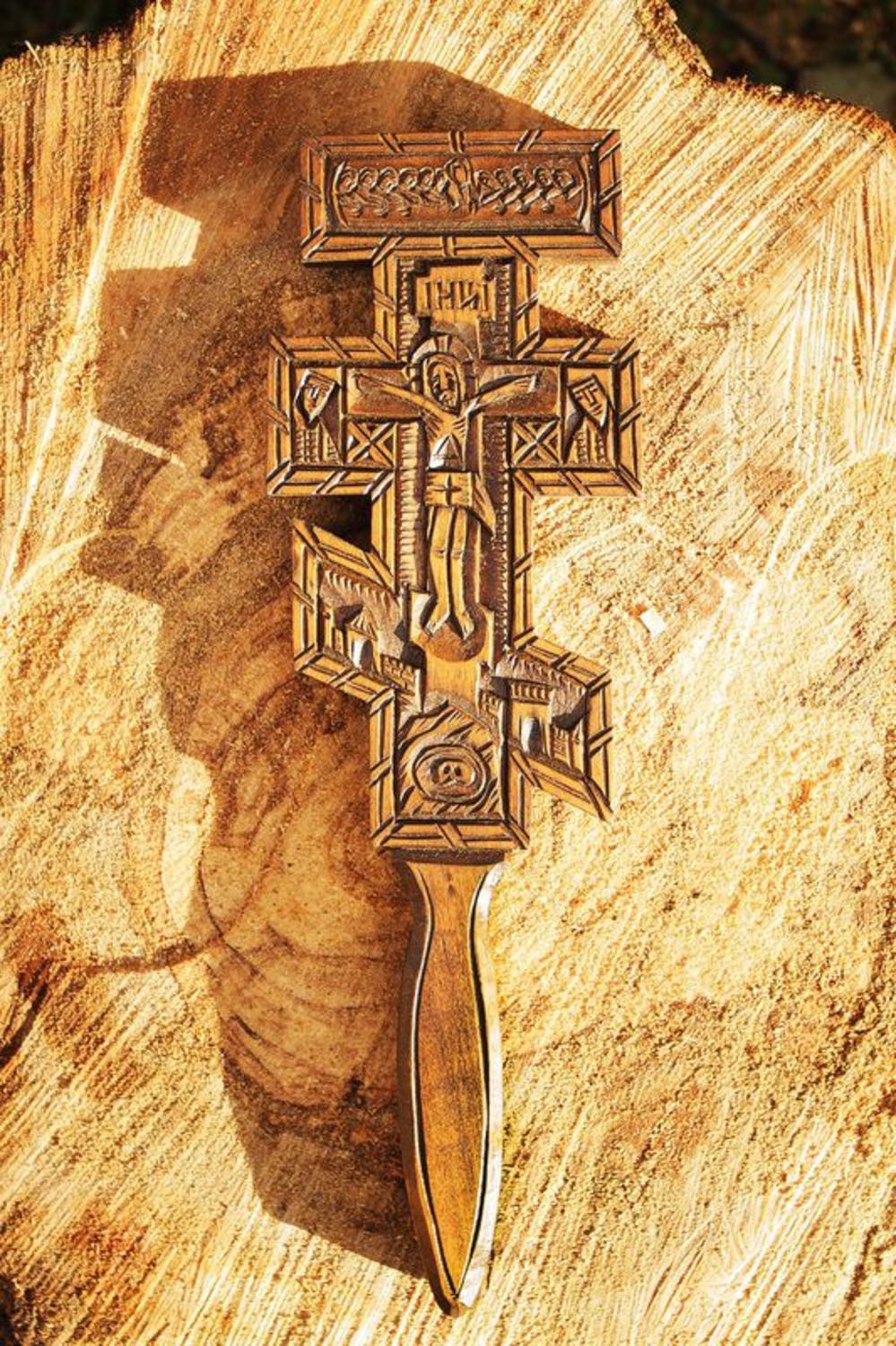 Деревянный настенный крест фото 2