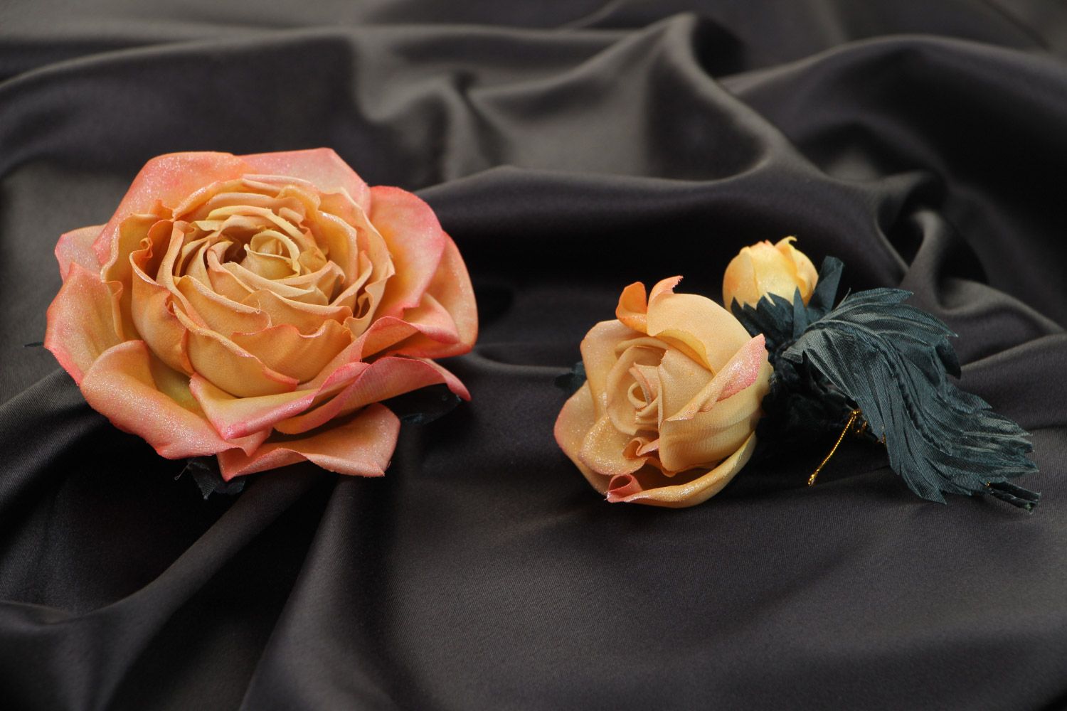 Set of 2 handmade floral accessories hair clip and brooch of tender peach color photo 1