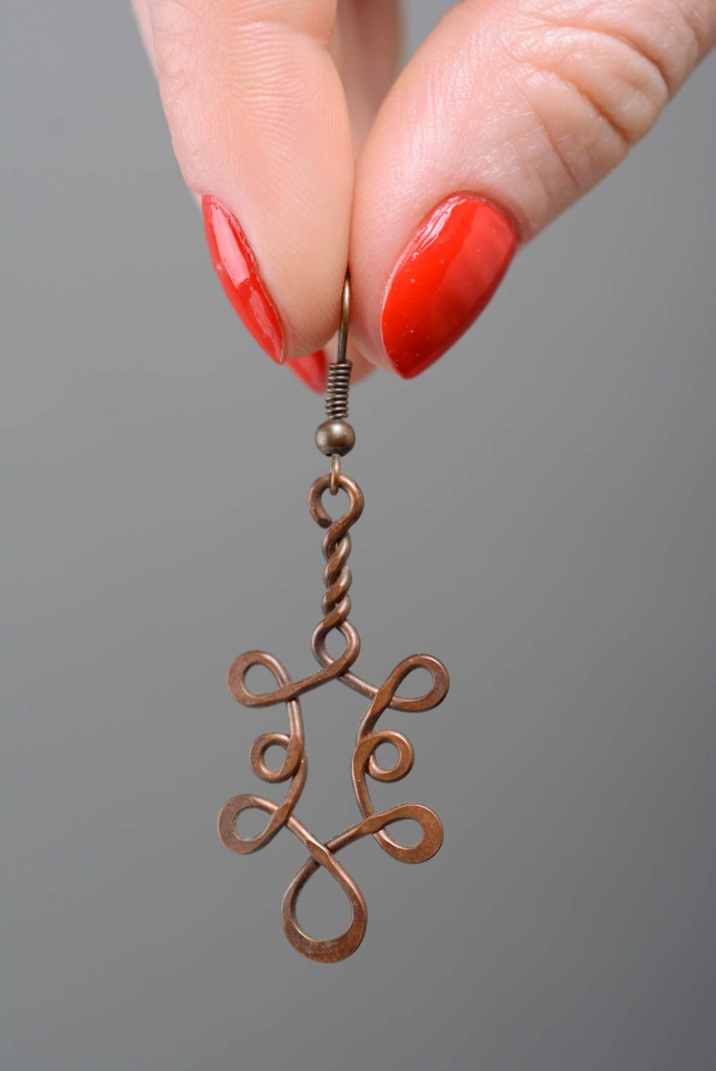 Originelle einfache lange handgemachte Wire Wrap Ohrringe aus Kupfer foto 3