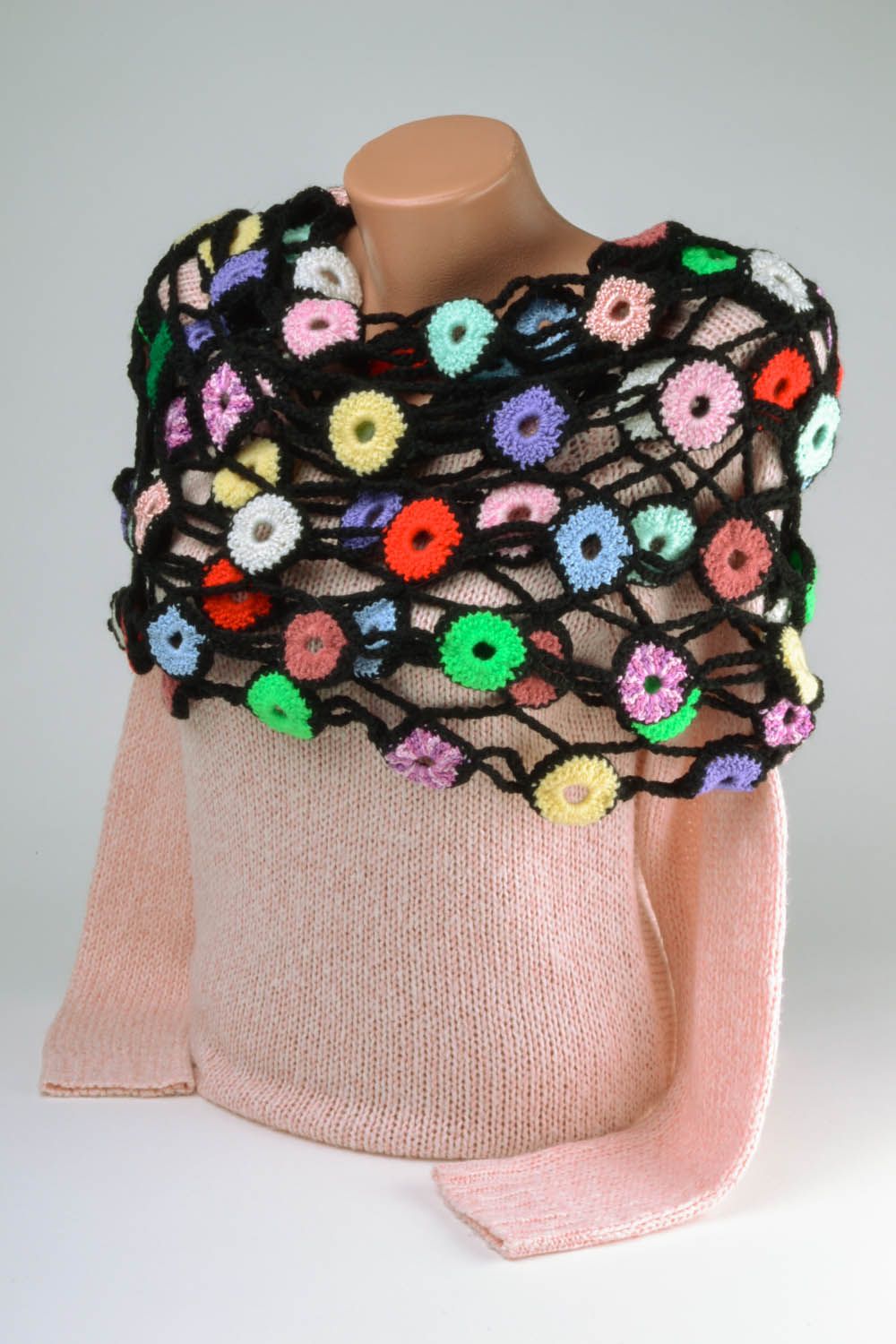Разноцветный вязаный шарф фото 2