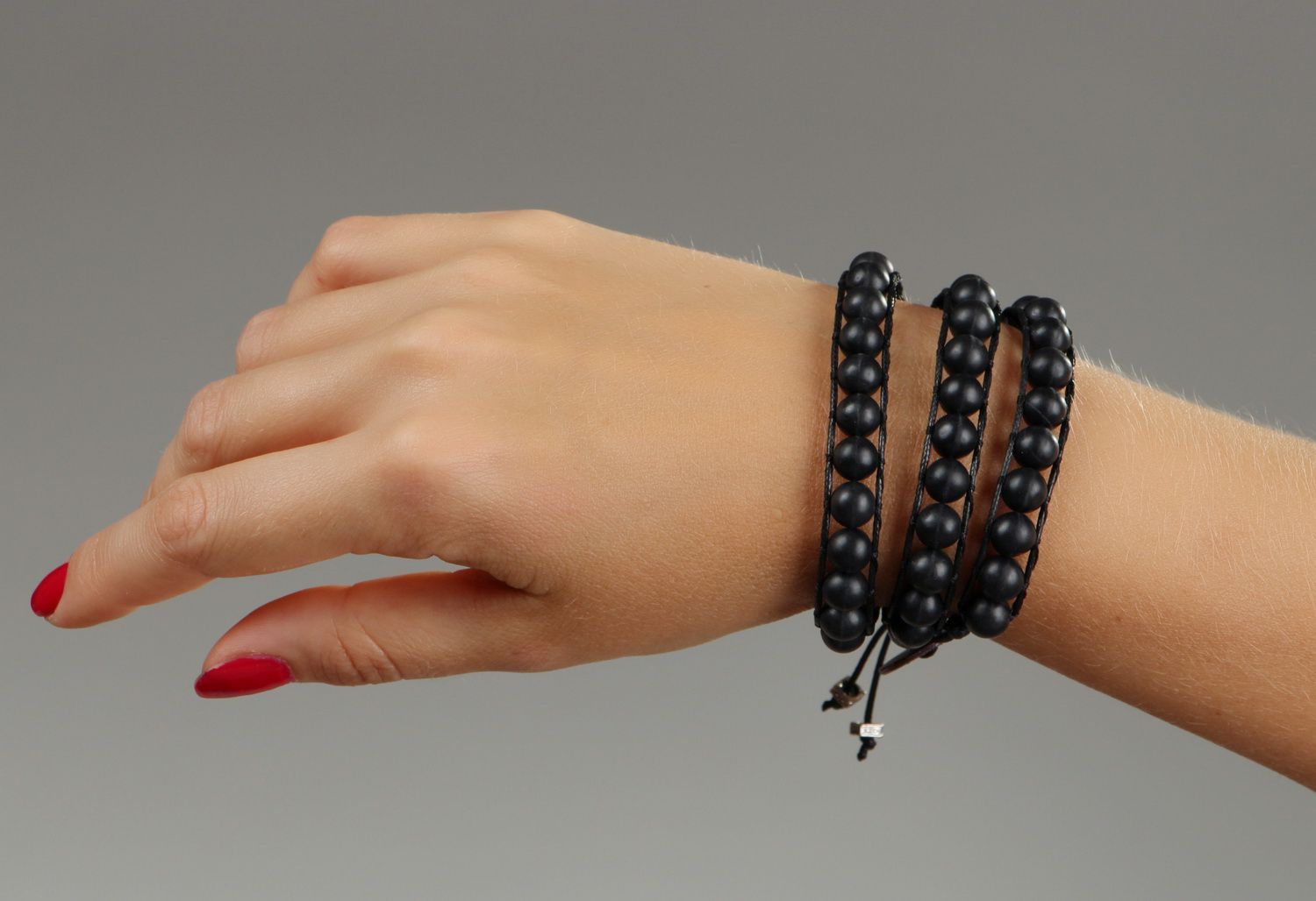 Bracciale di shungite fatto a mano braccialetto nero da polso per donna
 foto 4