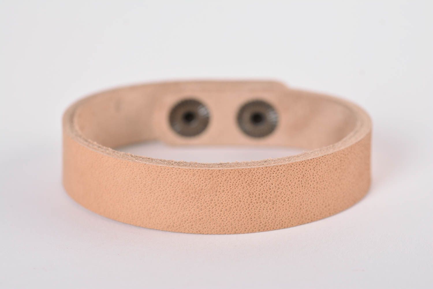 Bracelet cuir Bijou fait main de couleur beige cadeau Accessoire design photo 1