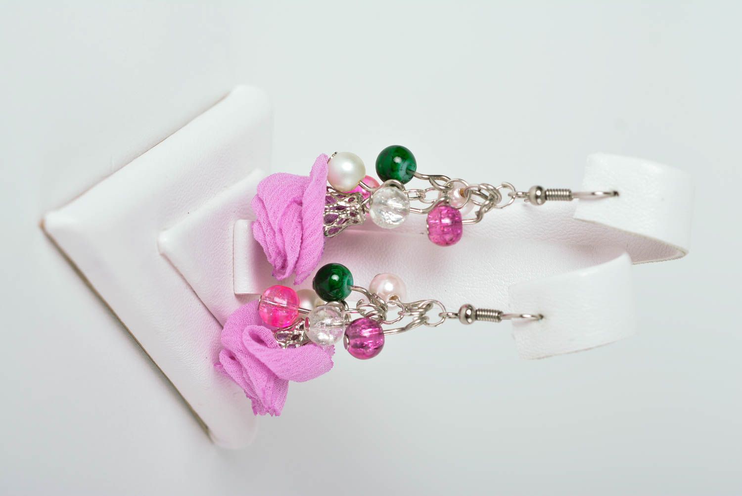 Boucles d'oreilles roses Collier design faits main Accessoires femme 2 pcs tissu photo 4