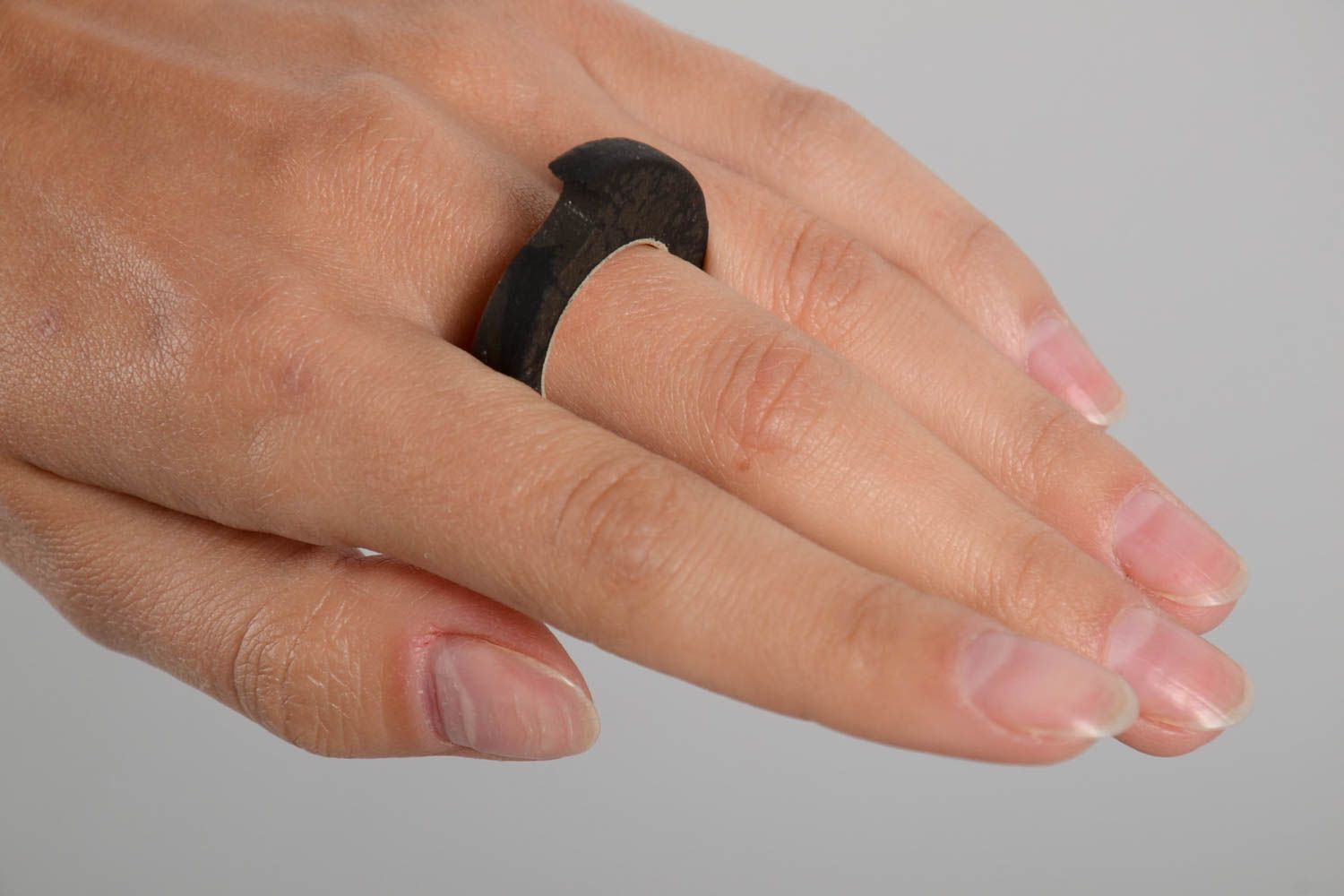 Необычное кольцо ручной работы массивная бижутерия женское кольцо из бетона фото 3