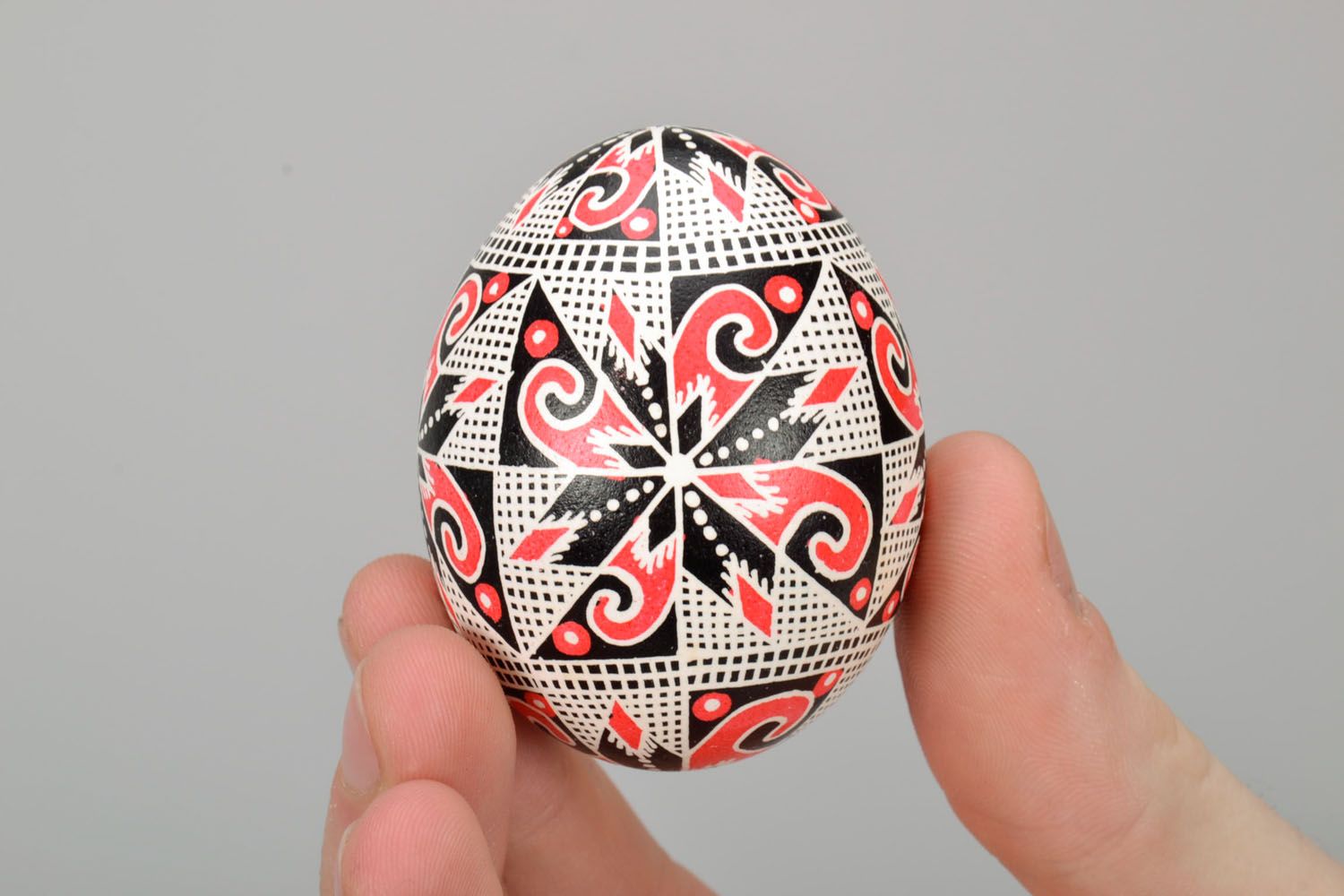 Huevo decorativo con pintura foto 5