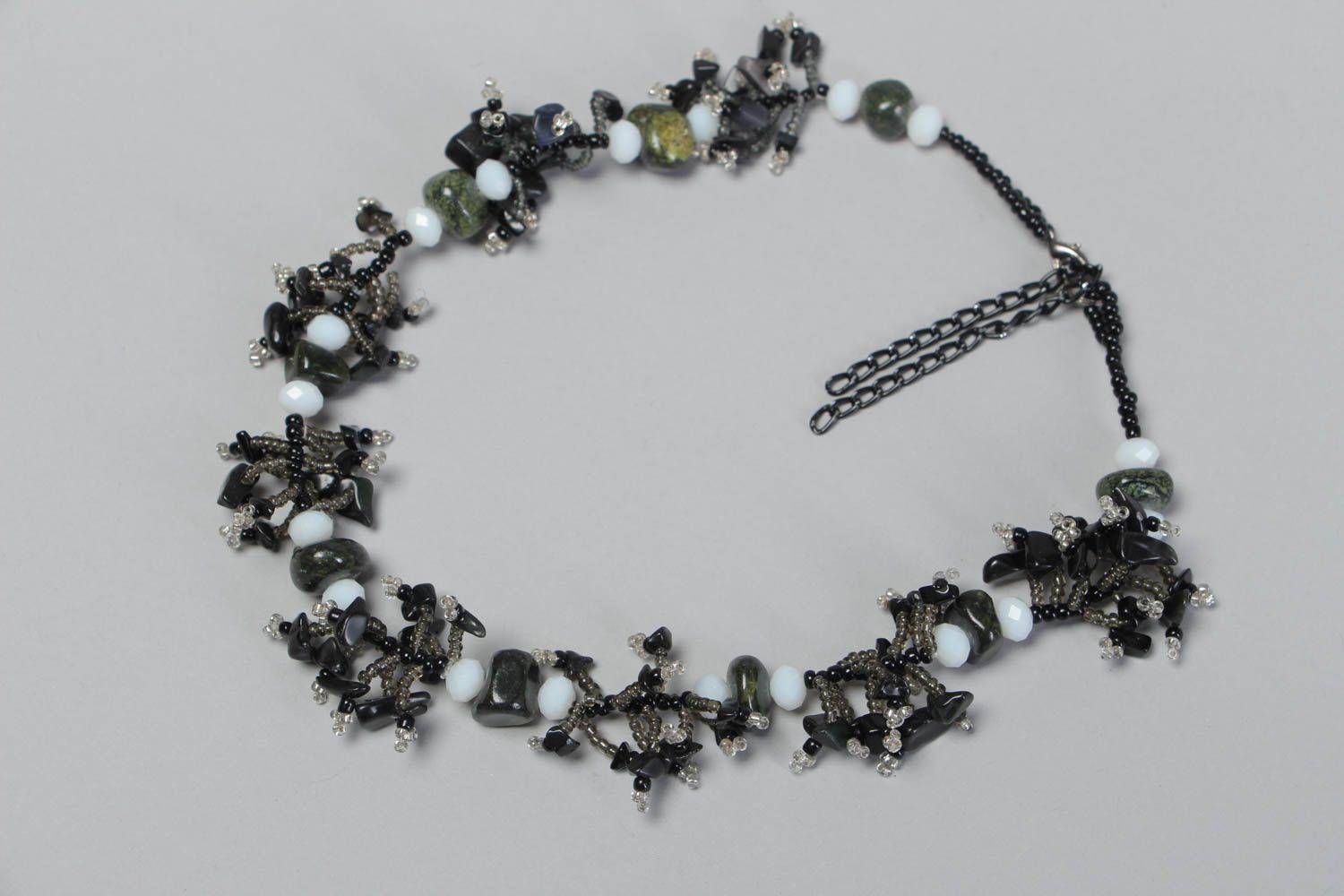 Collier perles de rocaille Bijou fait main fantaisie gris noir Accessoire femme photo 2