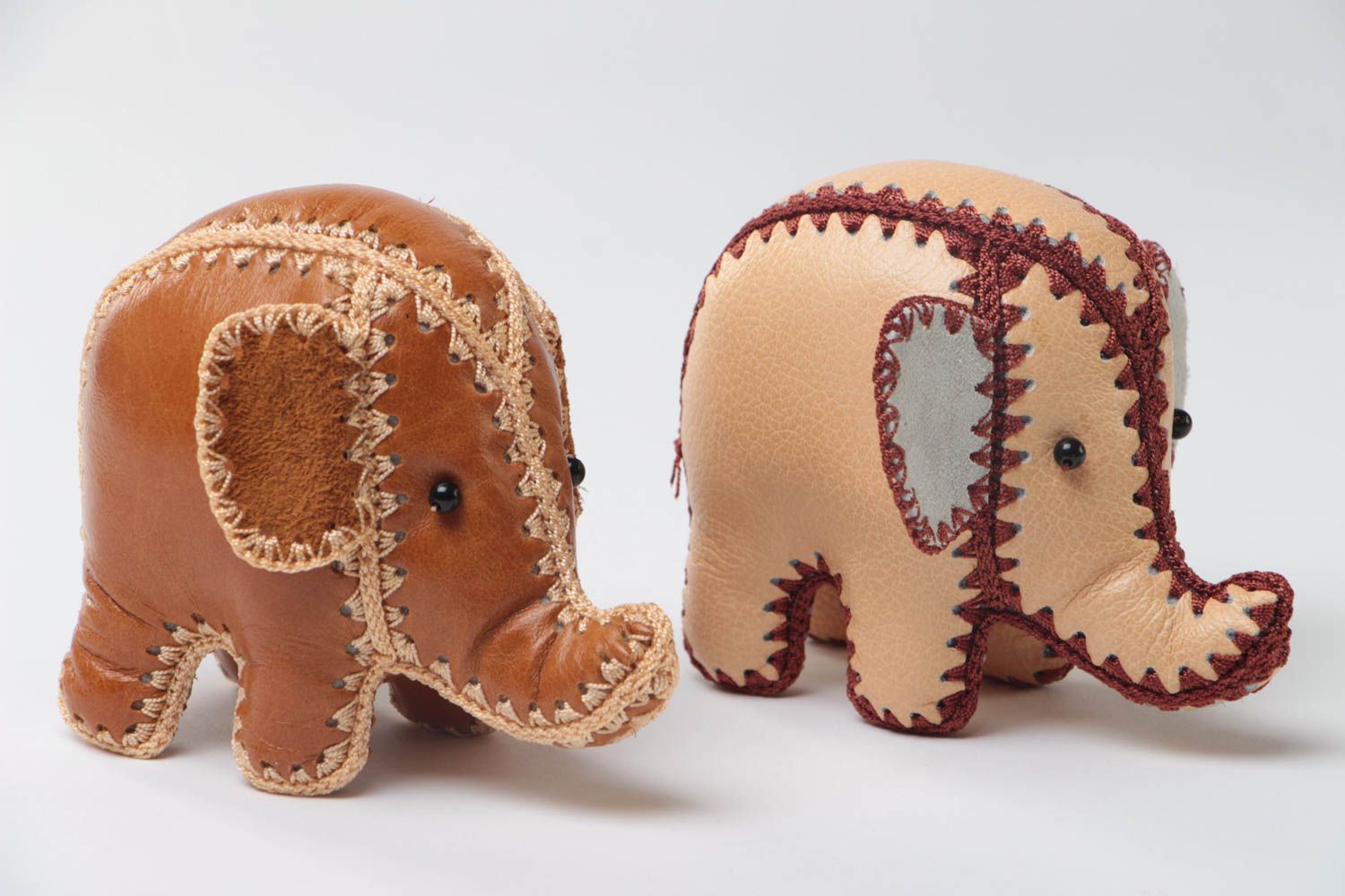 Set of 2 handmade collectible small soft toys elephants sewn of leather photo 2