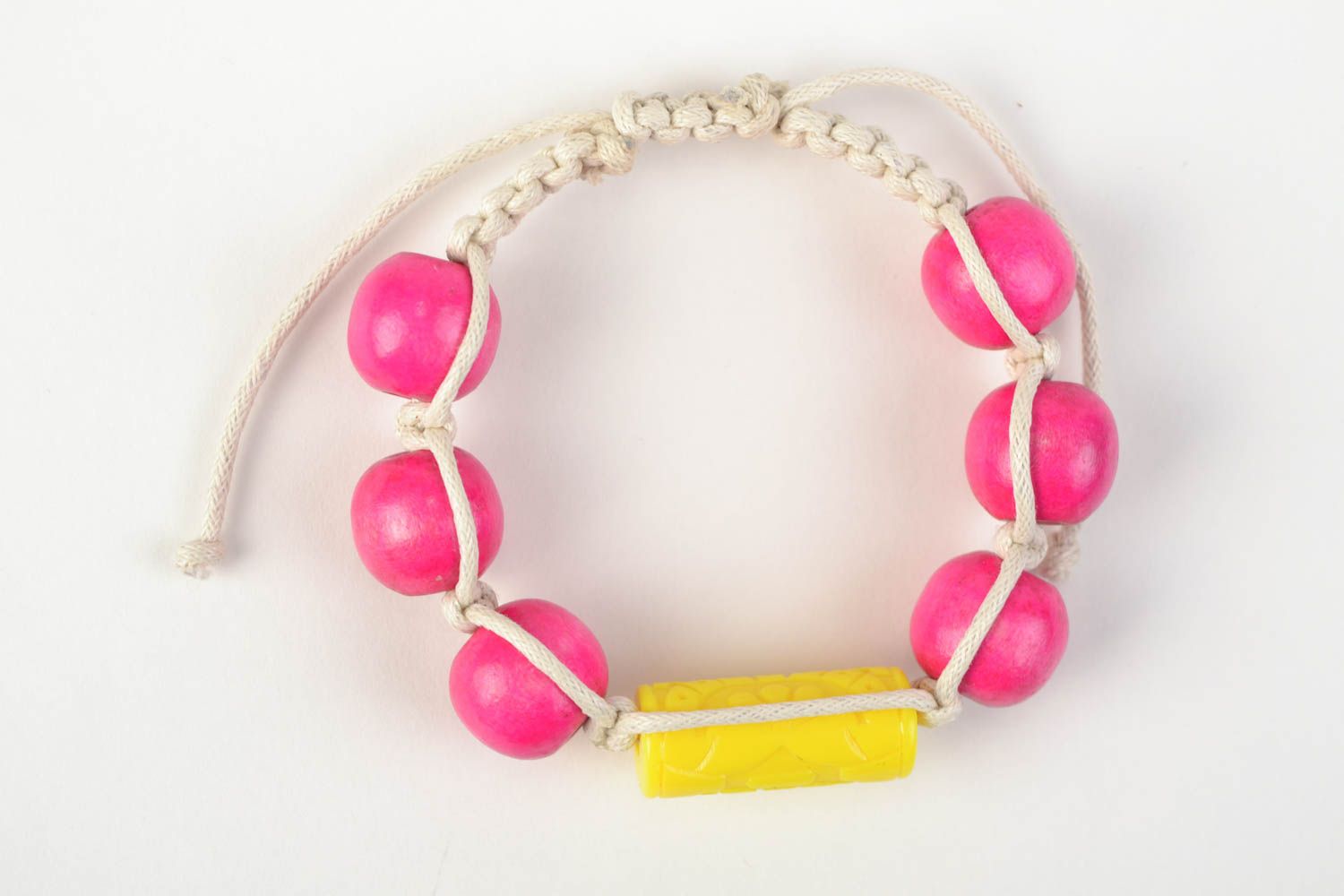 Bracelet en perles de bois et lacets en coton rose et jaune original fait main photo 6