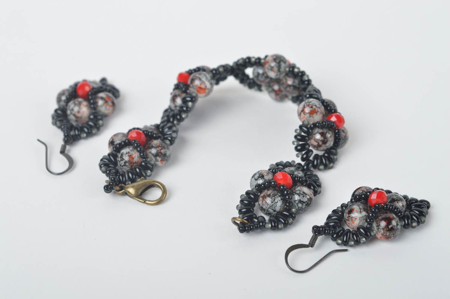 Beautiful handmade jewelry set beaded earrings beaded bracelet fashion trends photo 3