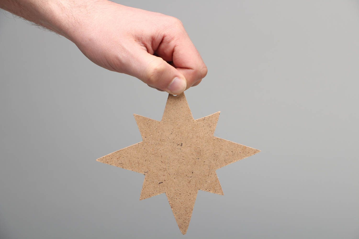 Étoile en bois à décorer sculptée à la main photo 3