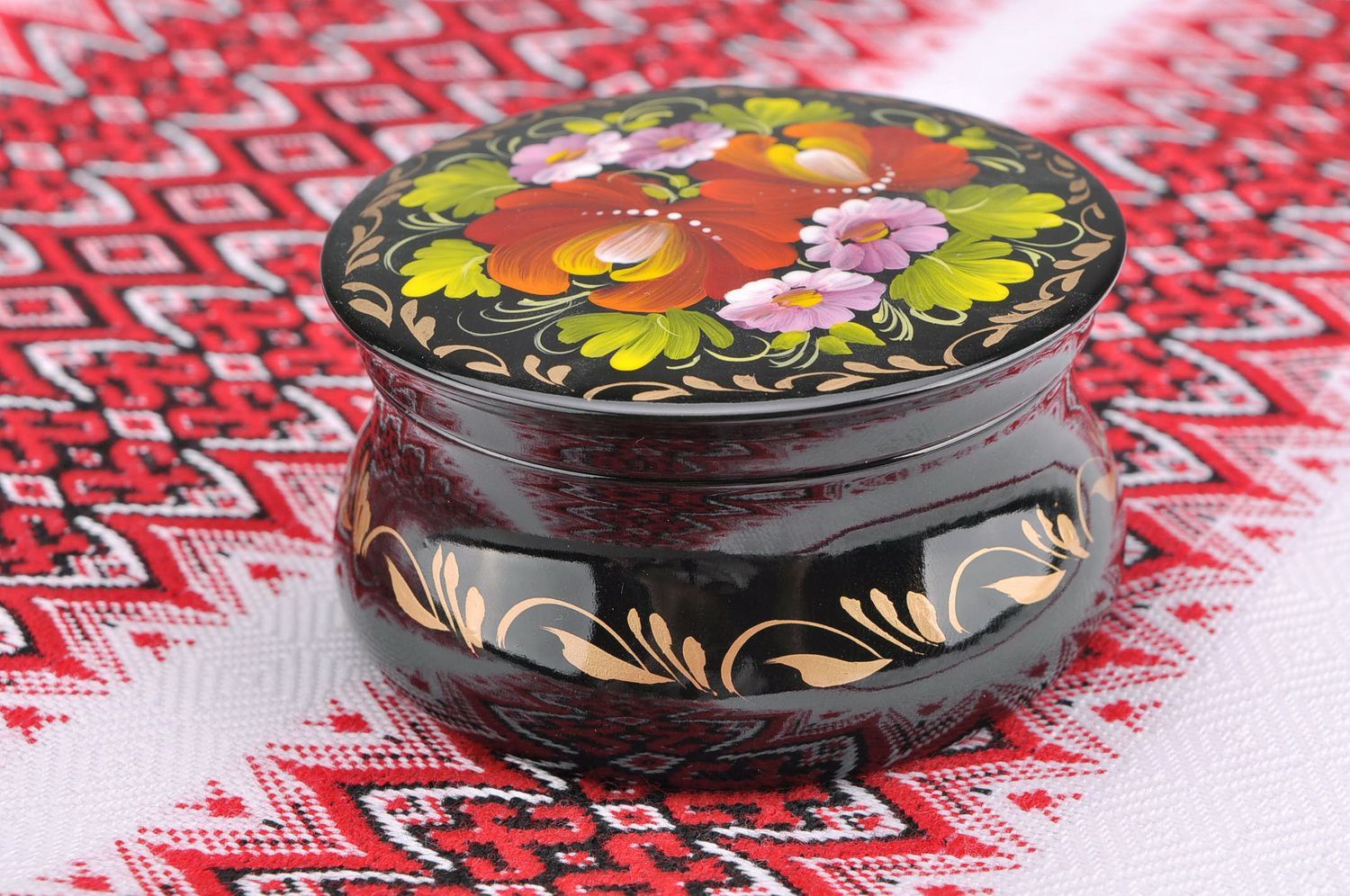 Round wooden jewelry box with concave edges Peonies and asters photo 4