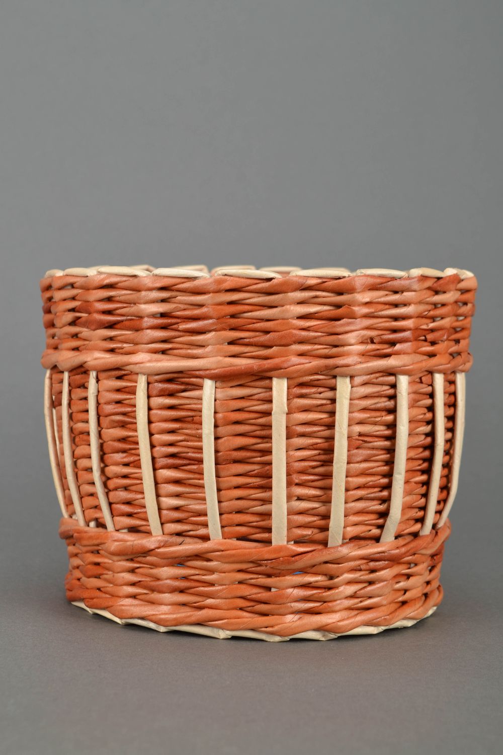Flowerpot cover woven of paper rod photo 3